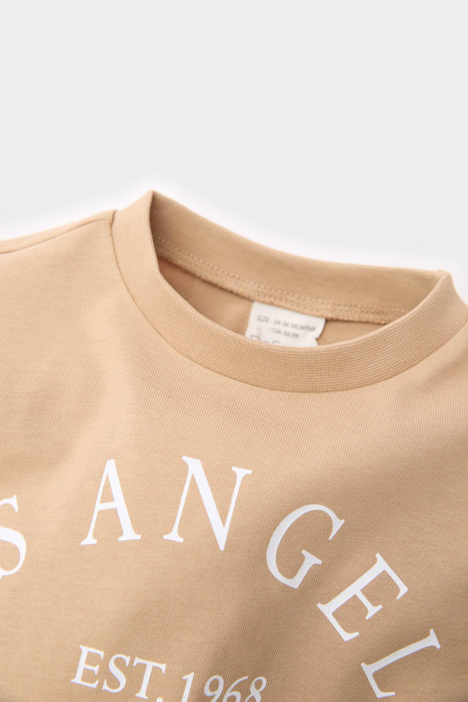 تيشيرت ولادي ردن طويل بطبعة شعار وقصة عادية