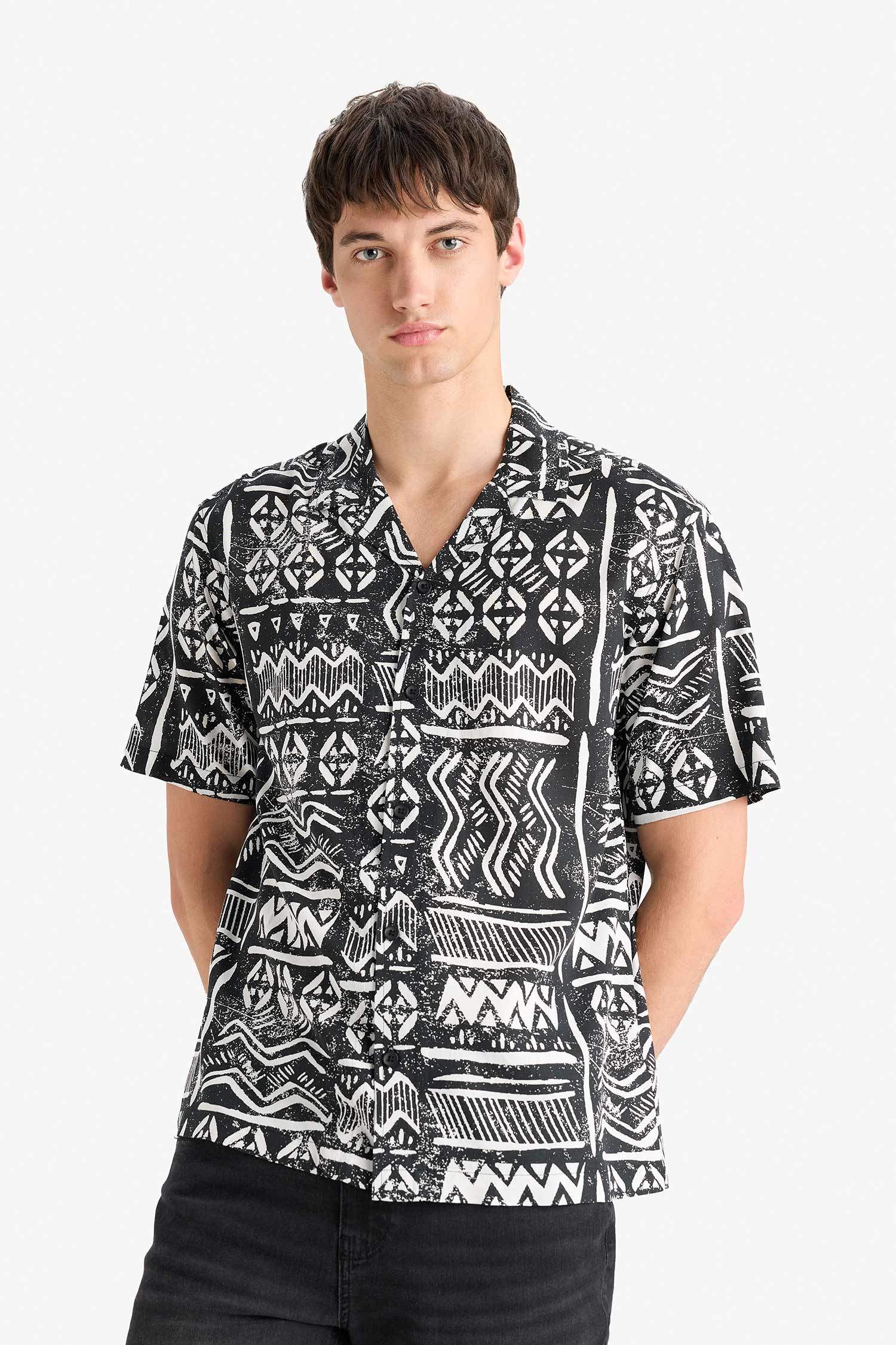 New Regular Fit Apaş Yaka Desenli Kısa Kollu Gömlek