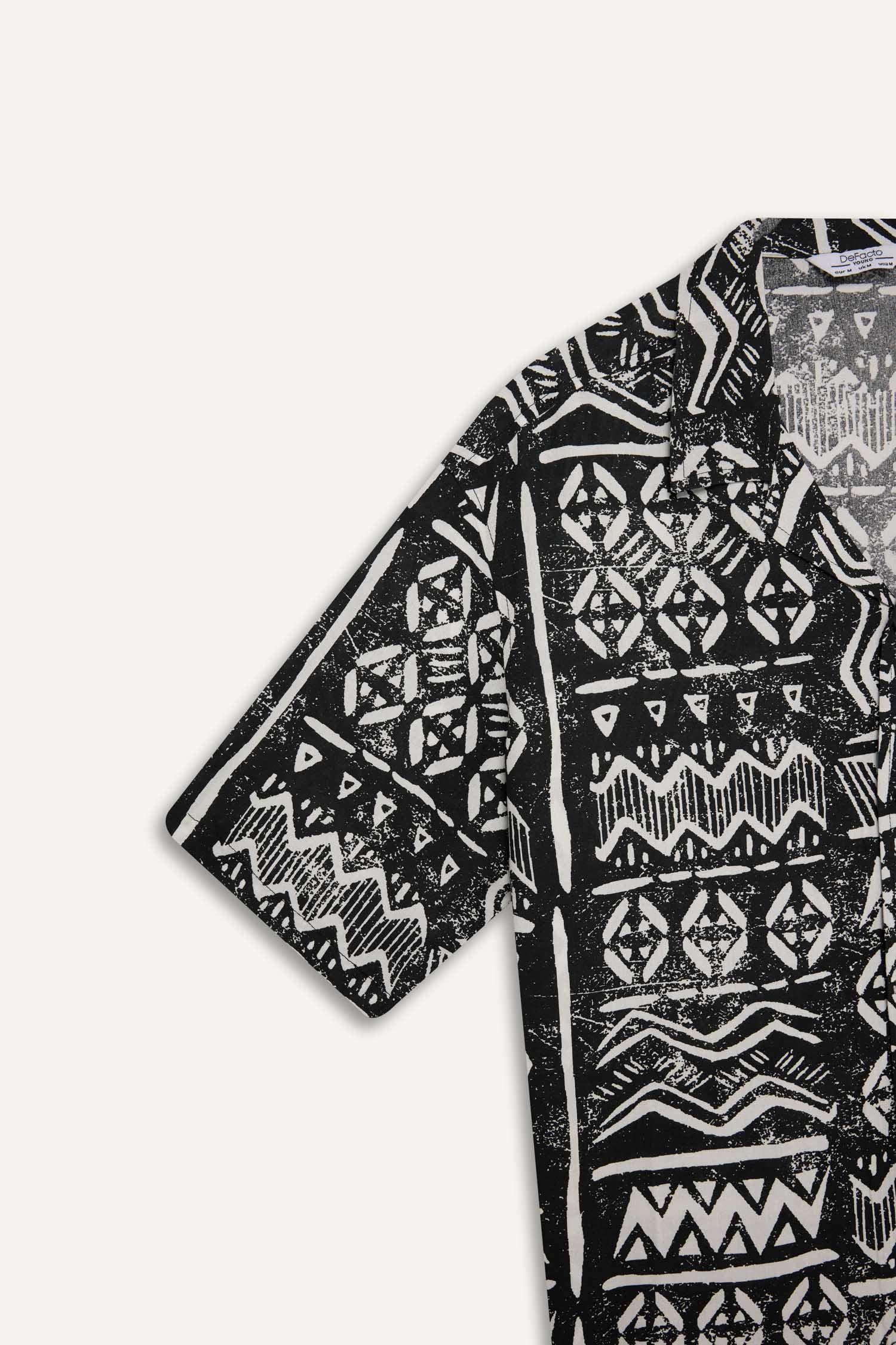 New Regular Fit Apaş Yaka Desenli Kısa Kollu Gömlek