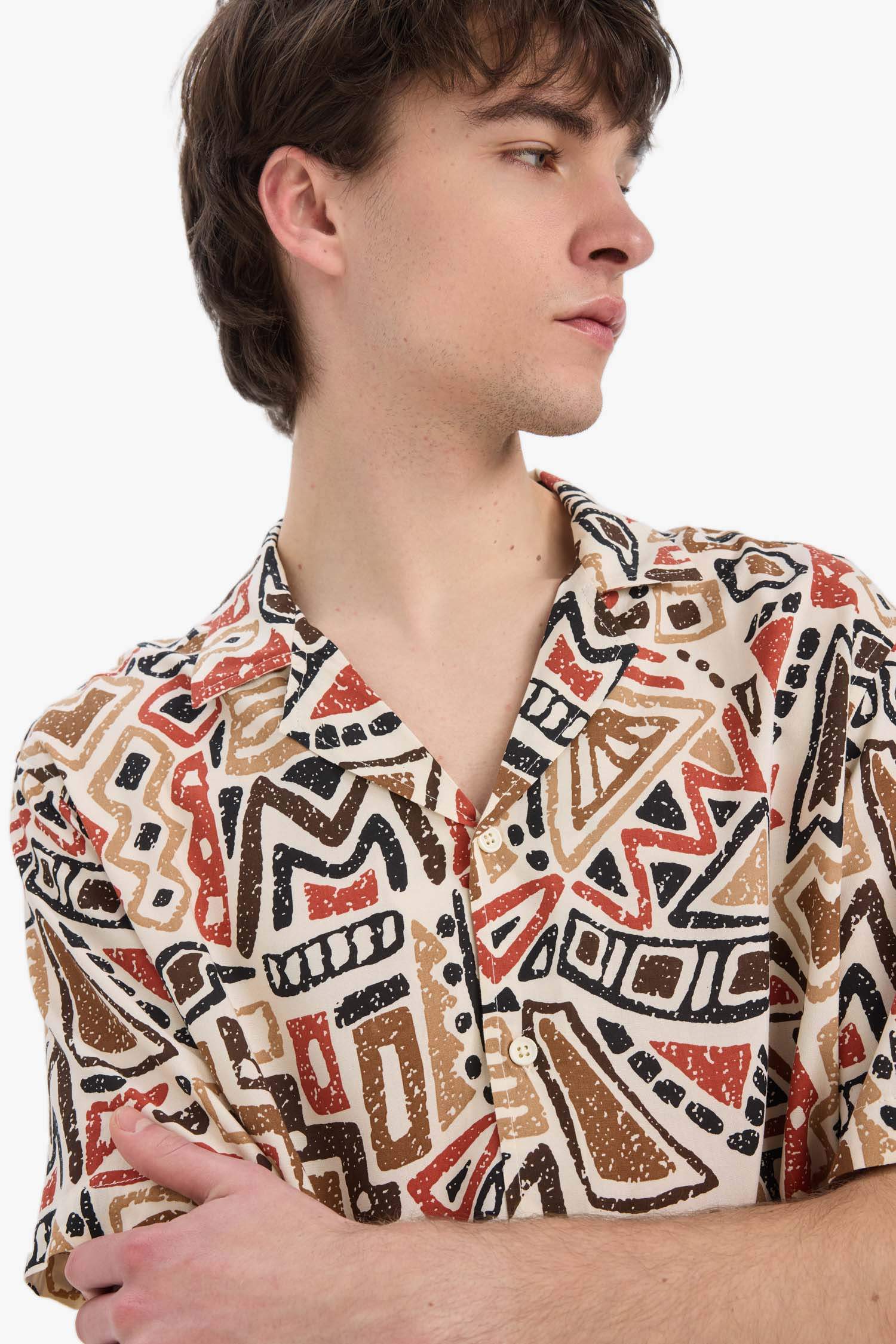 New Regular Fit Apache Neck Printed Short Sleeve Shirt