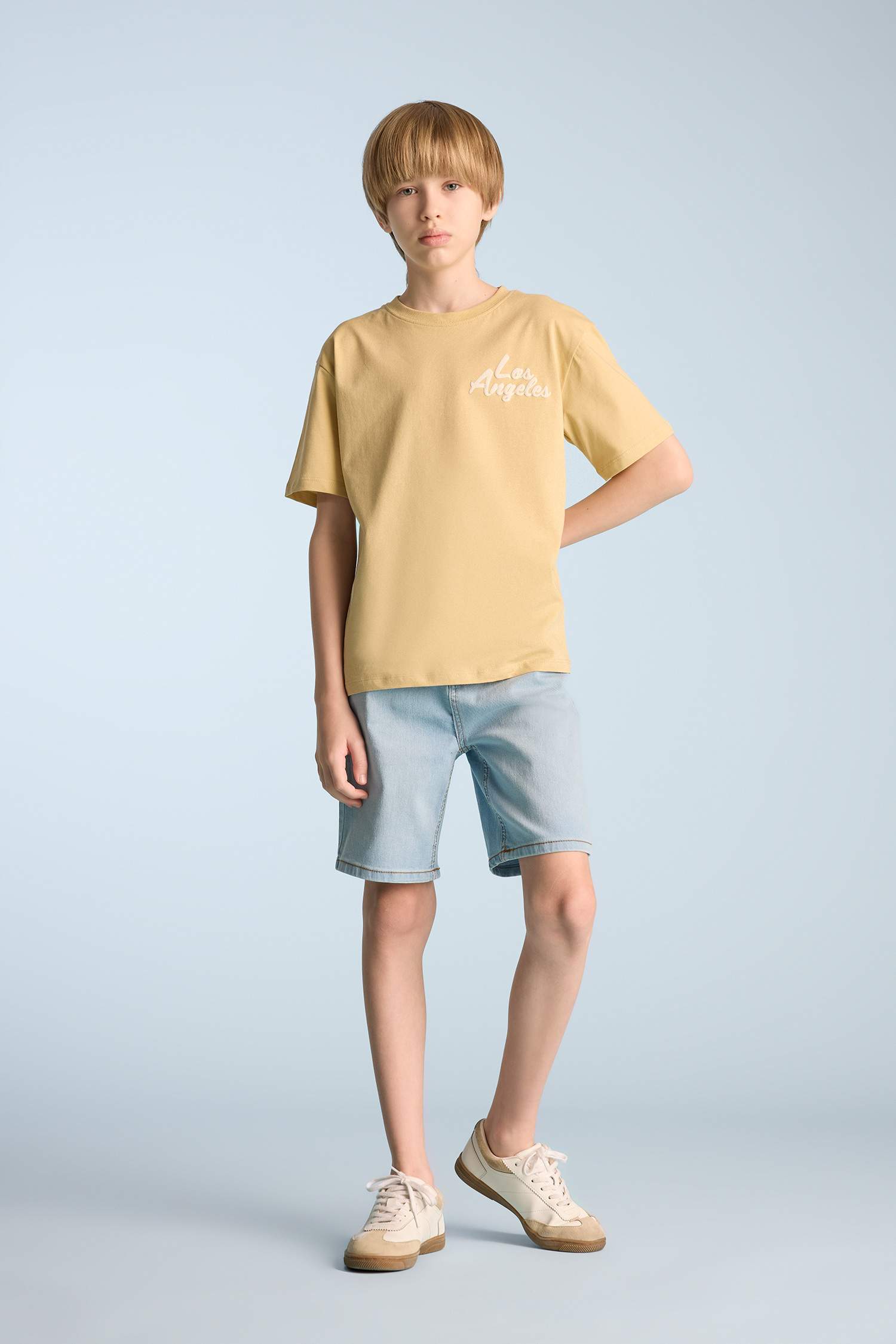 Ұлдарға дөңгелек жаға басып шығарылған қысқа жеңді Қысқа жеңді футболка