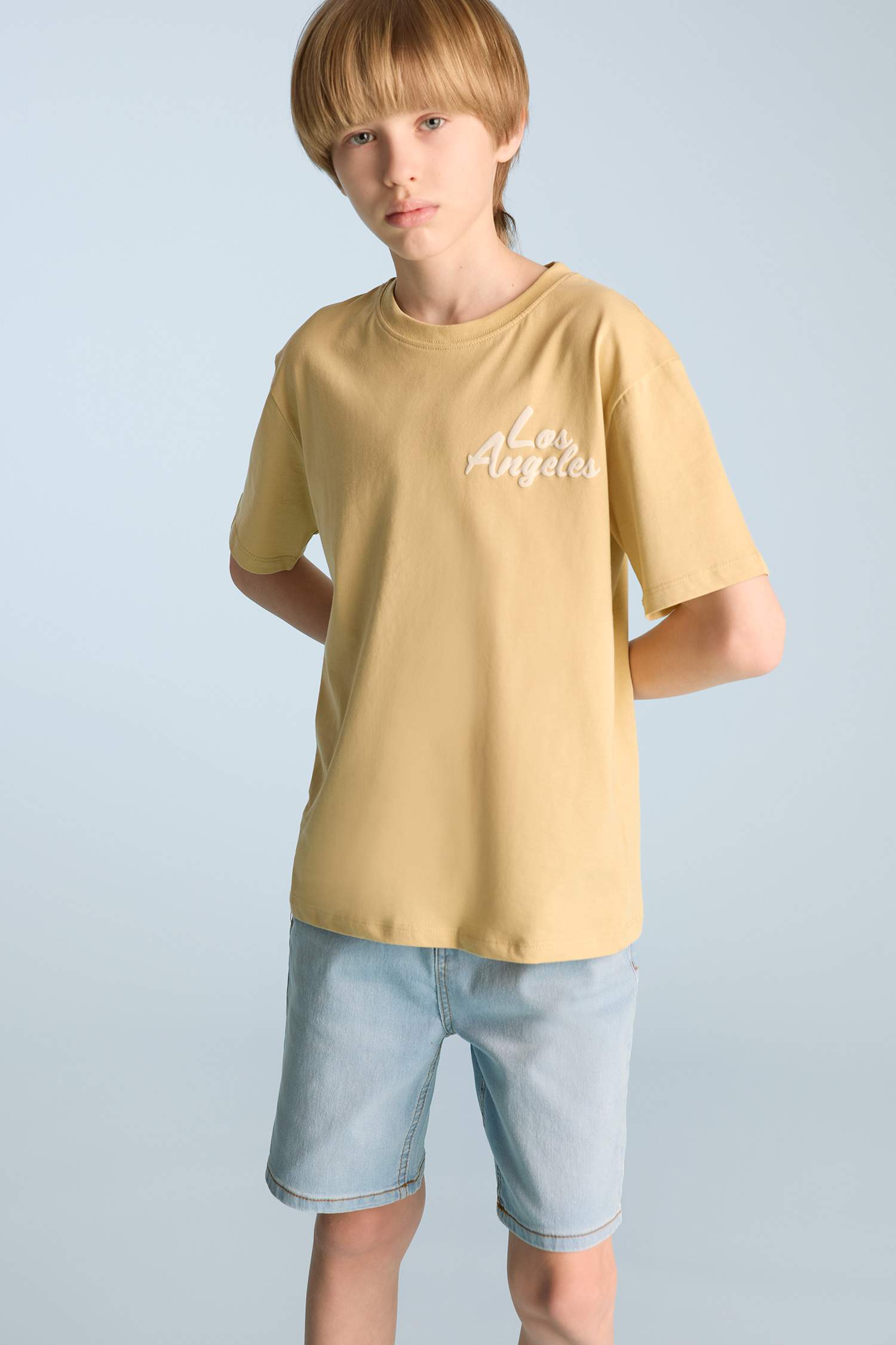 Ұлдарға дөңгелек жаға басып шығарылған қысқа жеңді Қысқа жеңді футболка