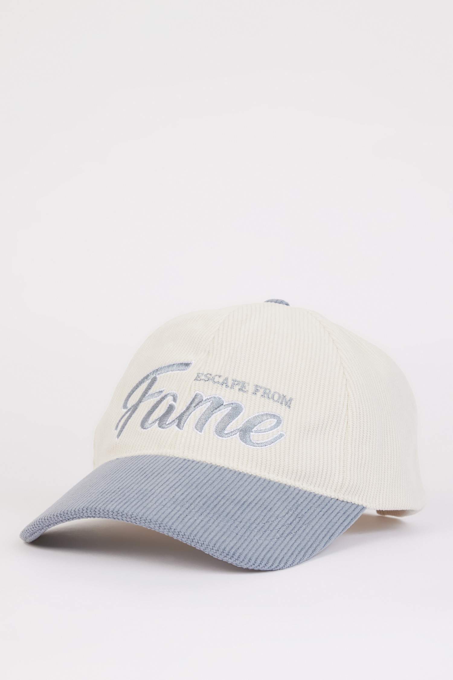 Kadın Nakışlı Kadife Cap Şapka