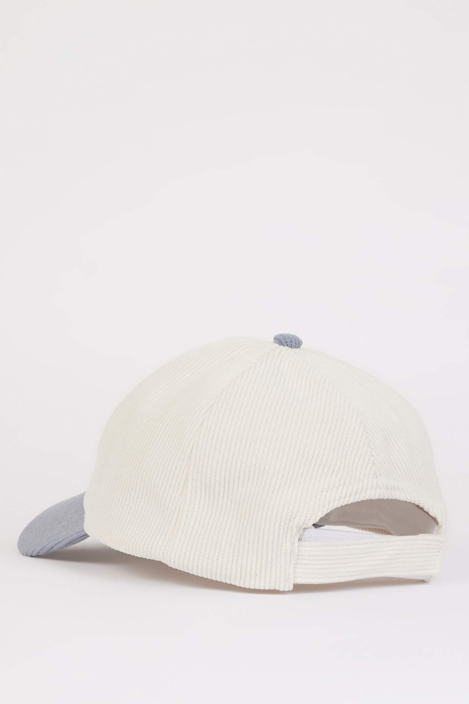 Kadın Nakışlı Kadife Cap Şapka