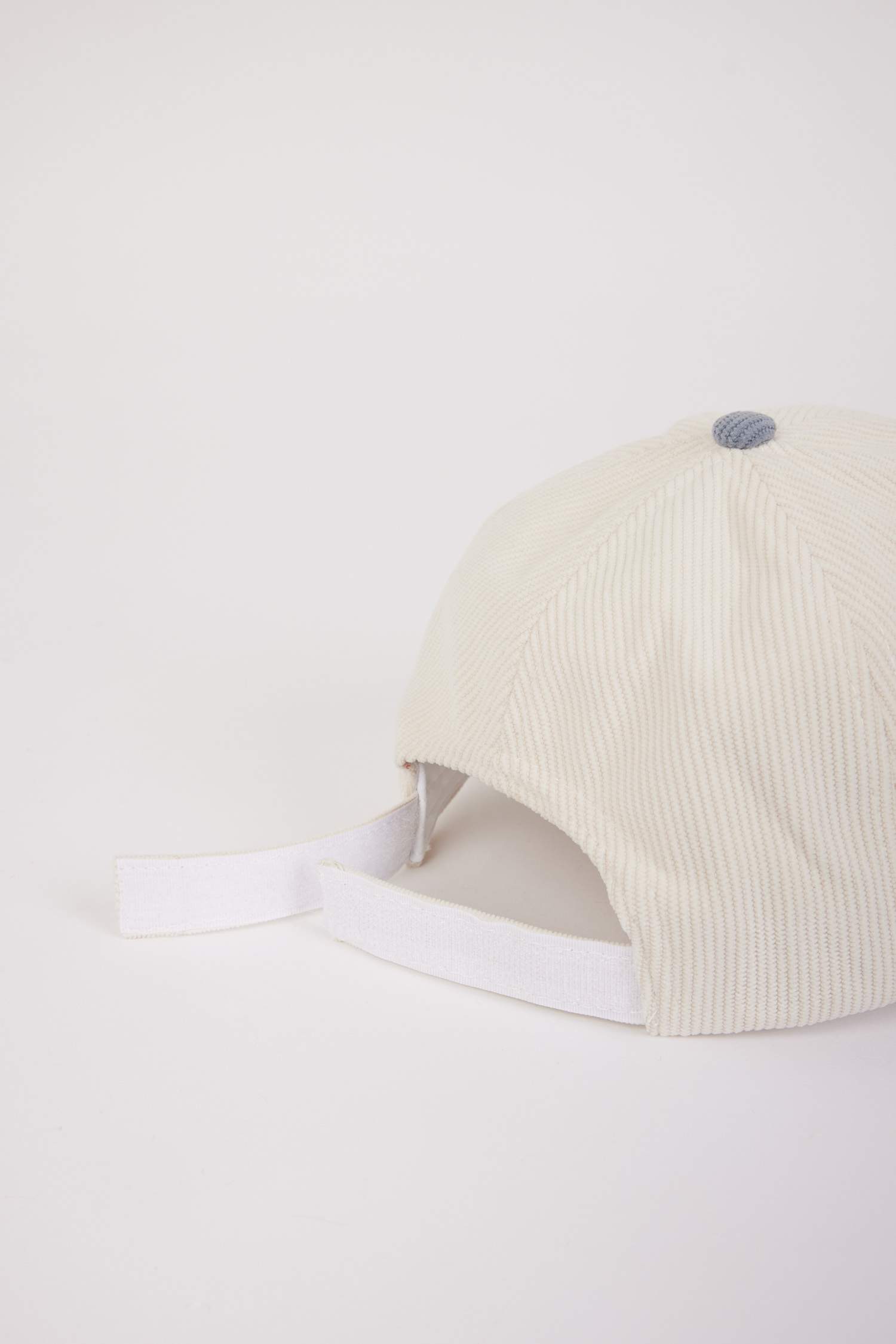 Kadın Nakışlı Kadife Cap Şapka