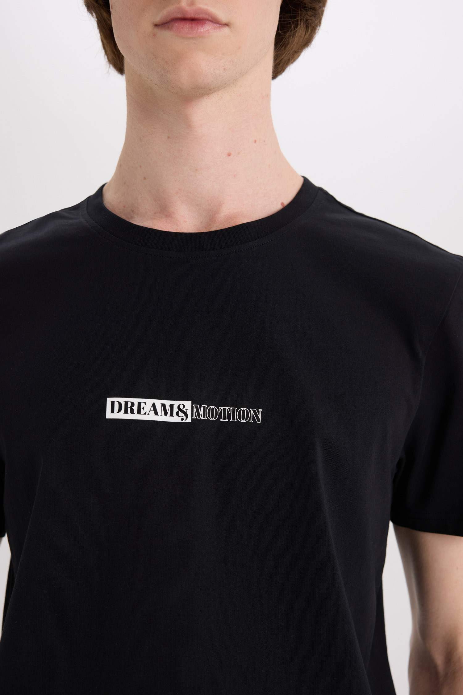 Узкая посадка футболка с круглым вырезом и короткими рукавами с принтом