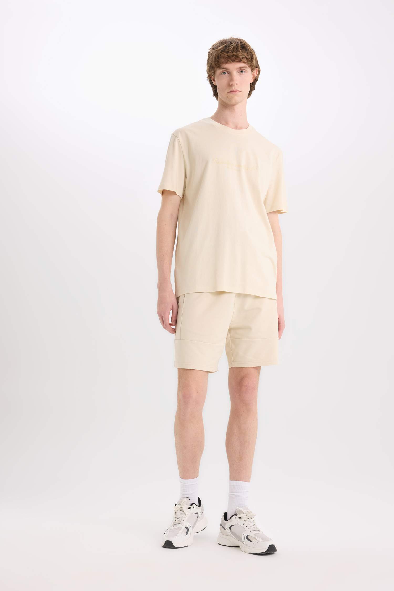 تيشيرت قطن مطبوع قصة عادية برقبة مستديرة