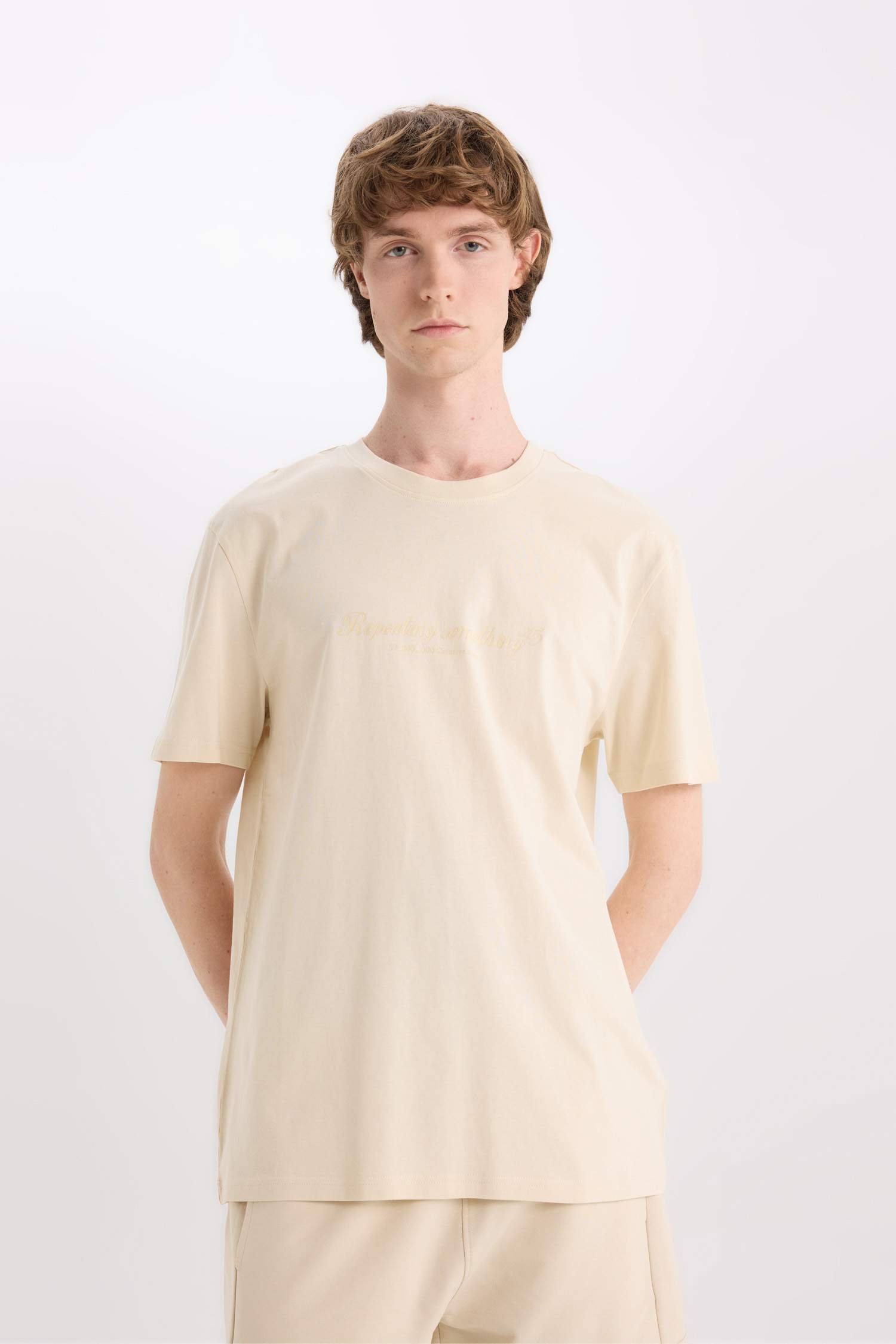 تيشيرت قطن مطبوع قصة عادية برقبة مستديرة