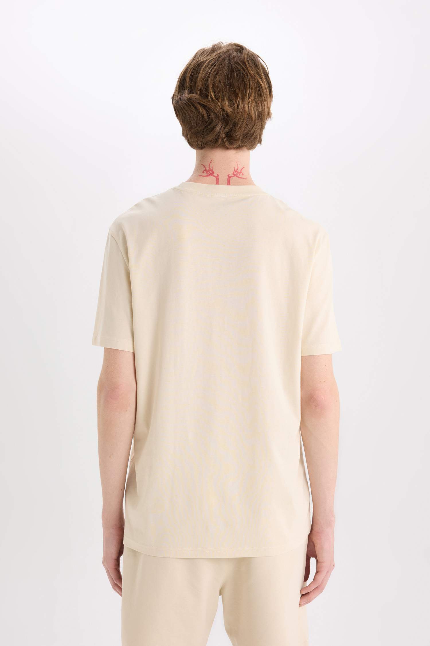 تيشيرت قطن مطبوع قصة عادية برقبة مستديرة