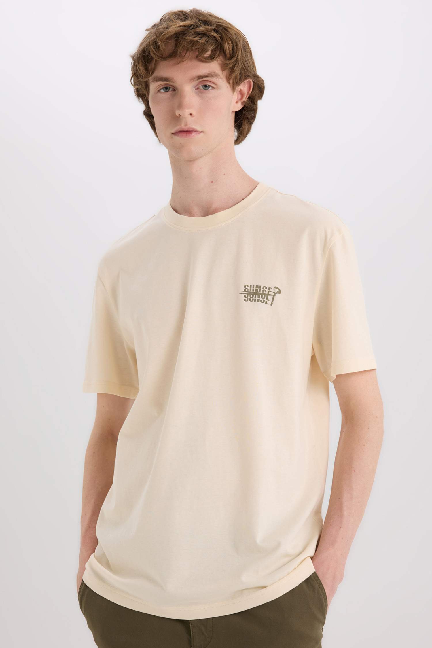 تيشيرت قطن قصة عادية مطبوع برقبة مستديرة