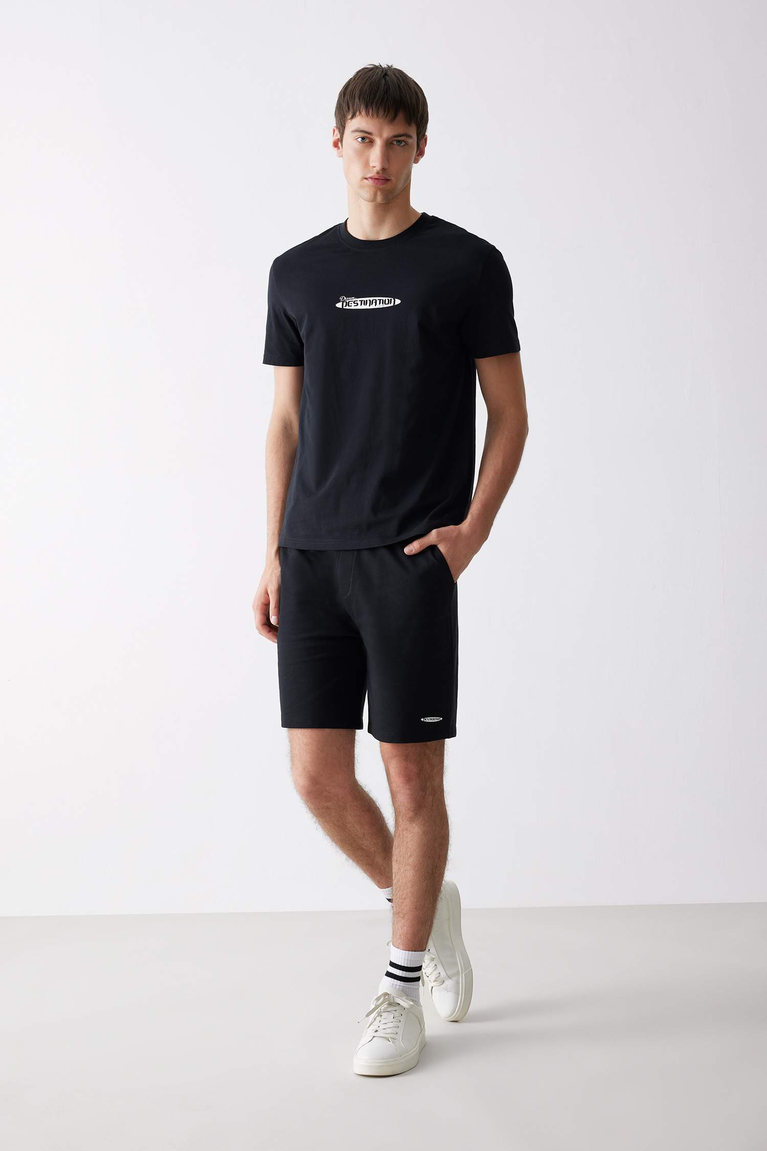 تيشيرت مطبوع قصة عادية برقبة مستديرة