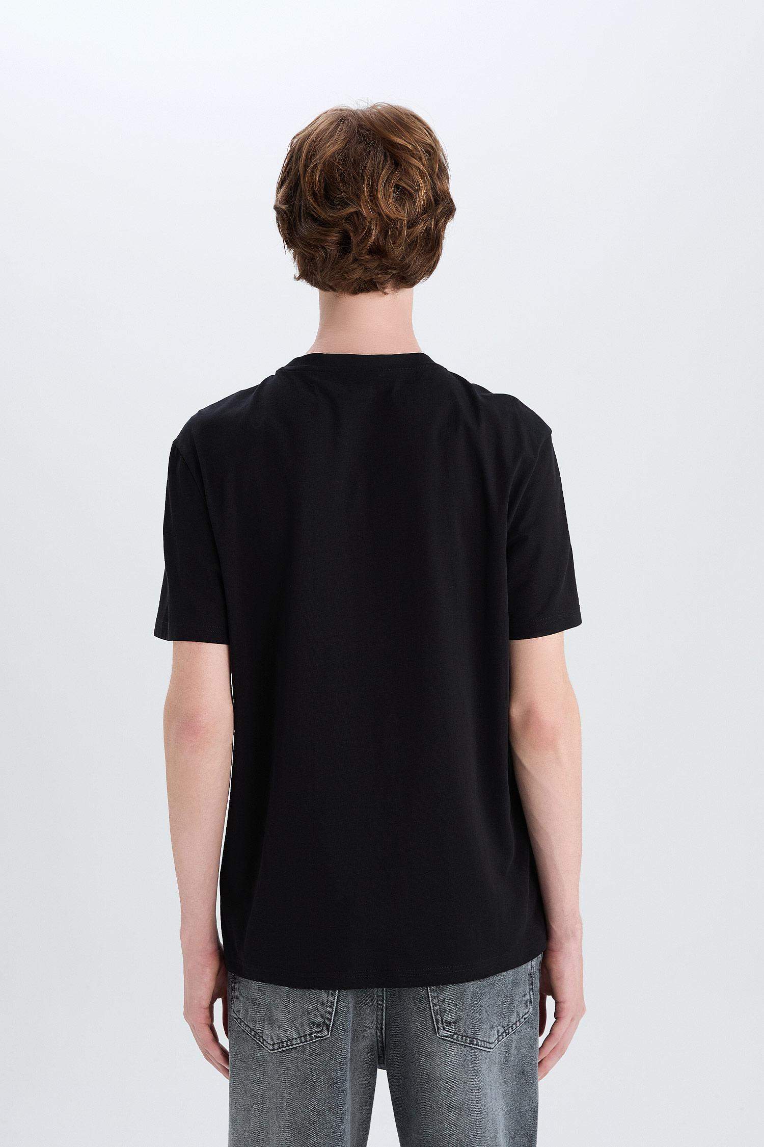 تيشيرت مطبوع قصة عادية برقبة مستديرة