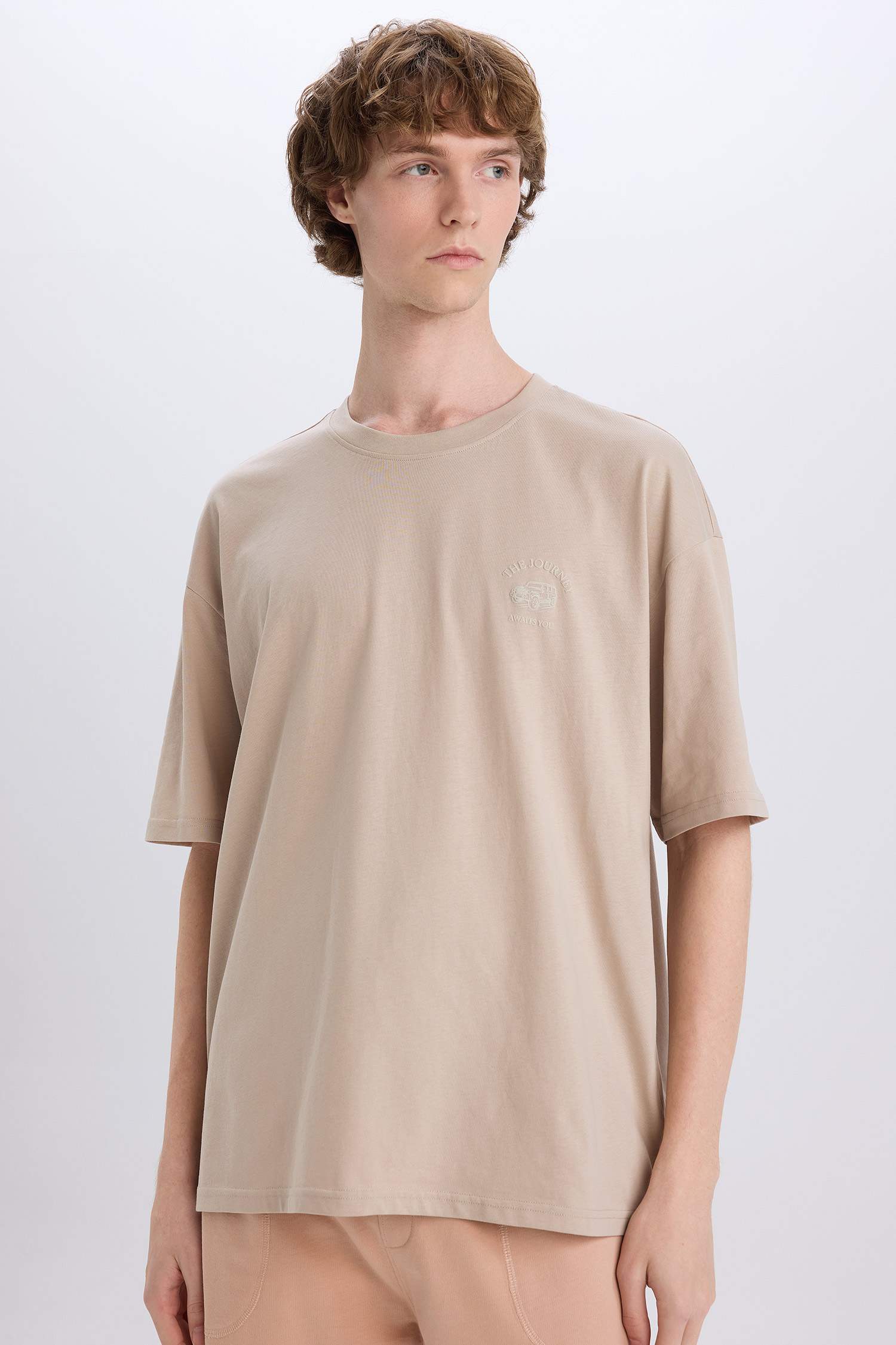 %100 Pamuk Oversize Geniş Kalıp Bisiklet Yaka Sırt Baskılı Kısa Kollu Tişört