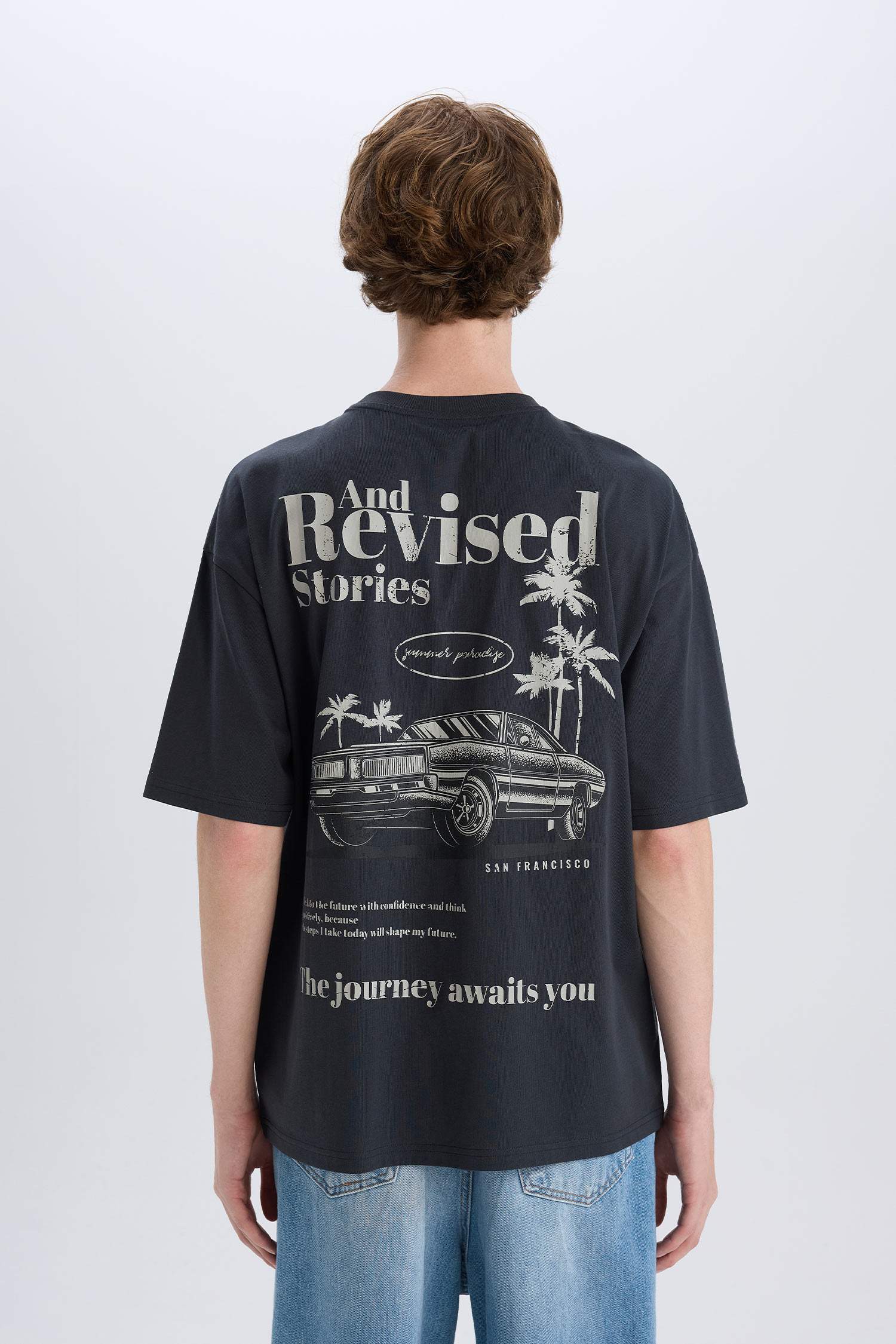 %100 Pamuk Oversize Geniş Kalıp Bisiklet Yaka Sırt Baskılı Kısa Kollu Tişört