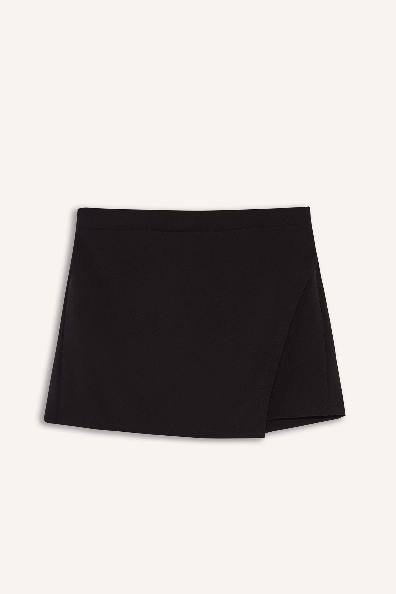 شورت بحر قصة عادية من Fall in Love