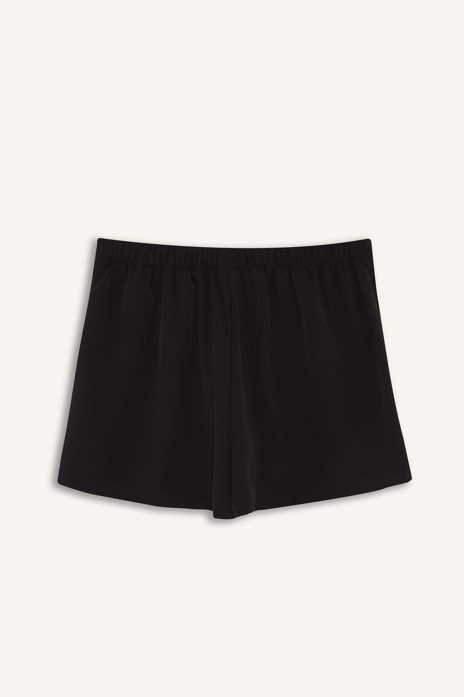 شورت بحر قصة عادية من Fall in Love