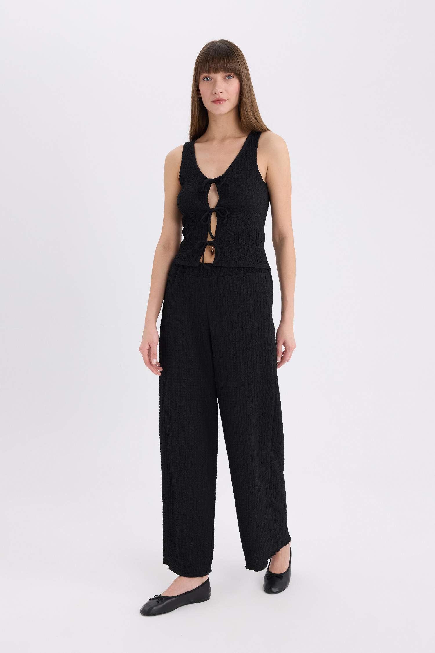 سروال واسع من قماش مجعد