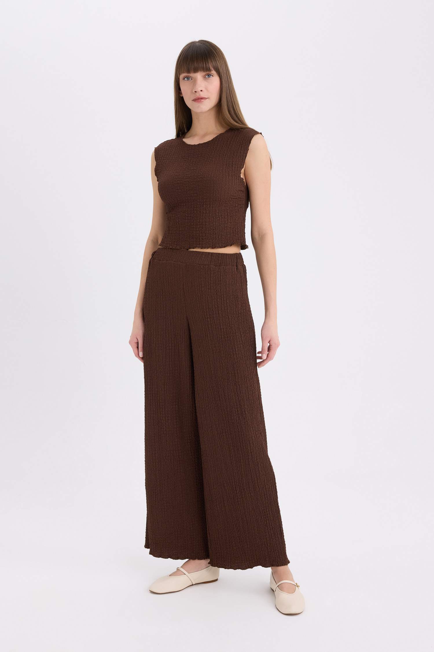 Широкие брюки из жатой ткани