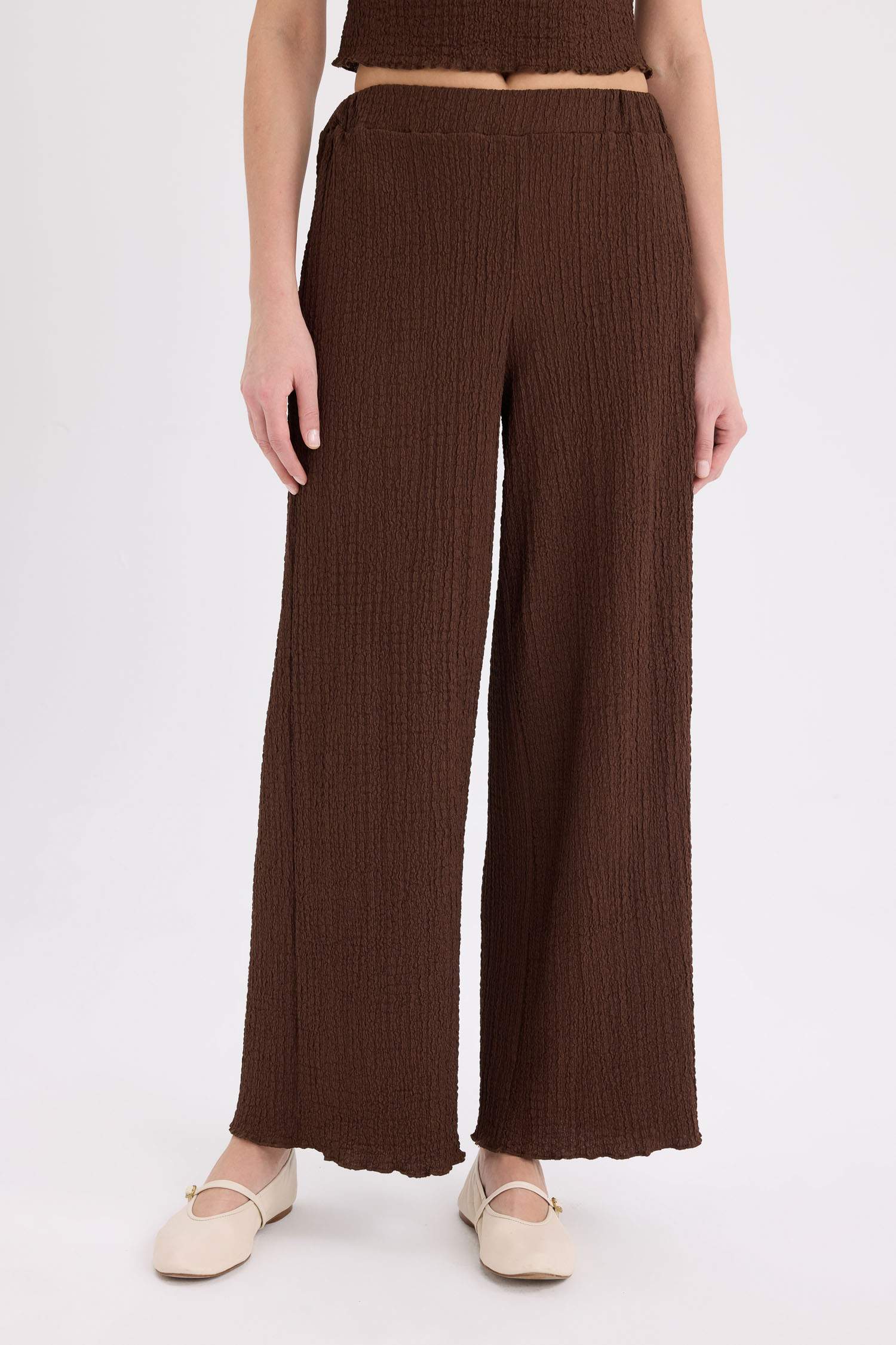 Широкие брюки из жатой ткани