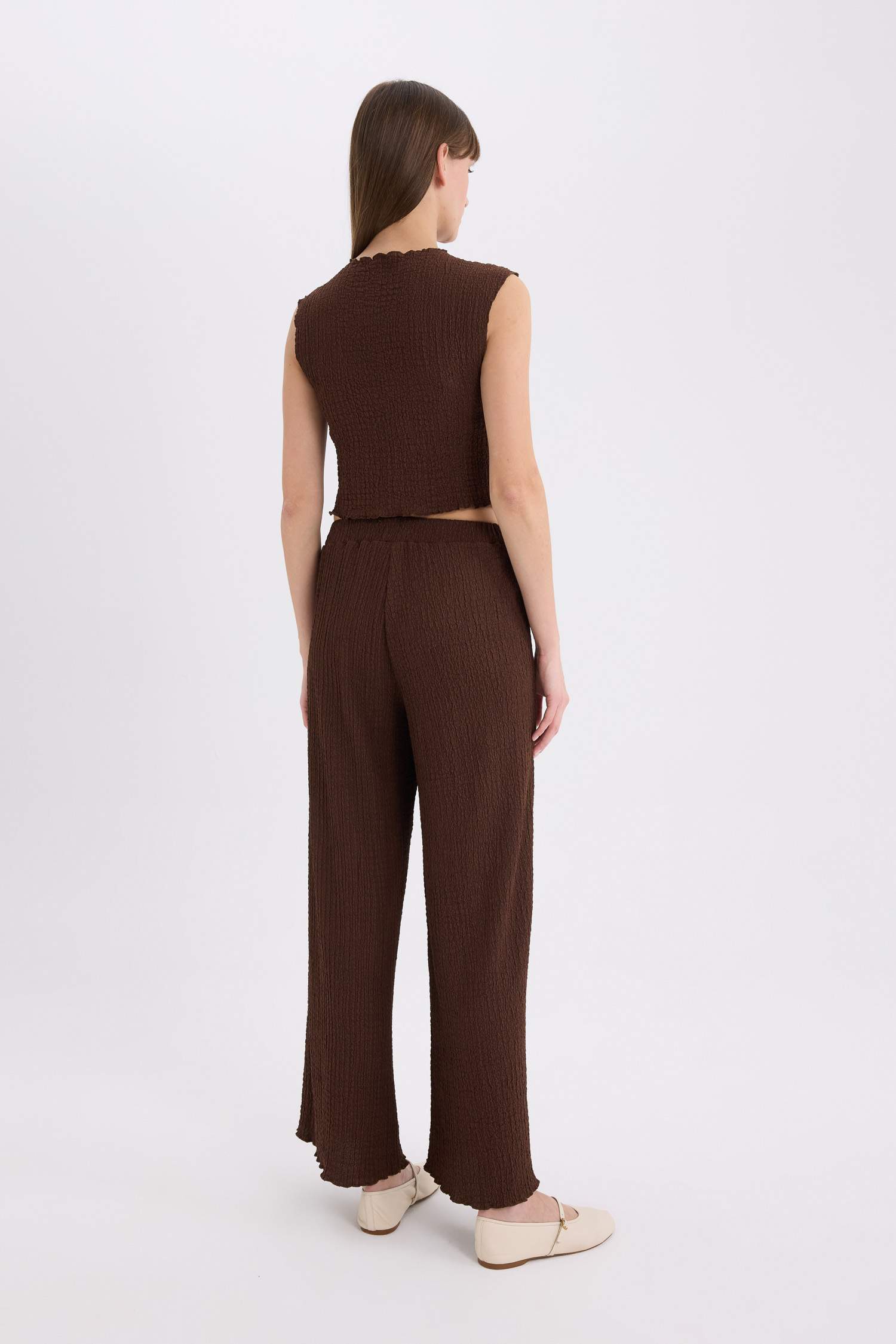 Широкие брюки из жатой ткани