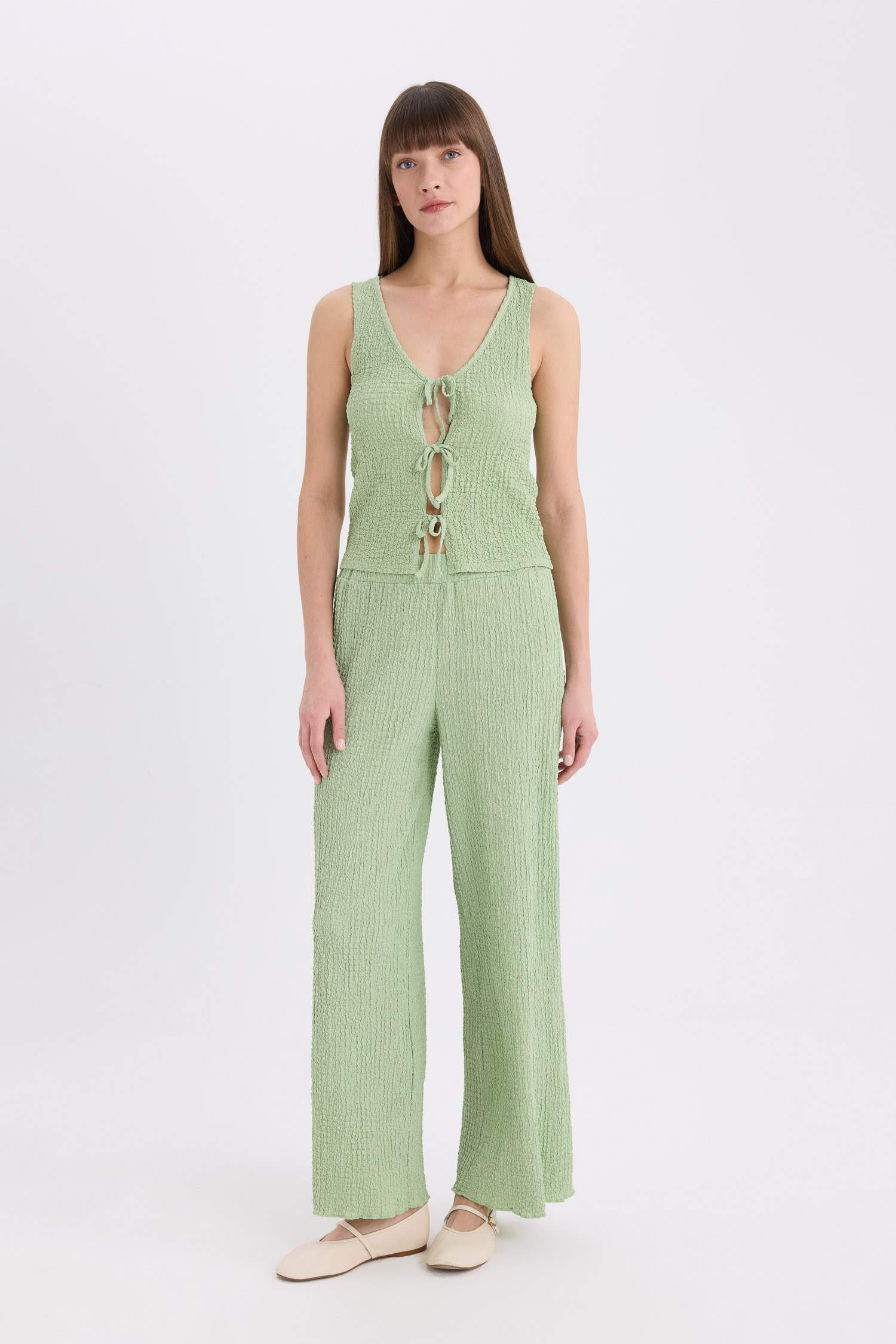 Pantalon large en tissu gaufré