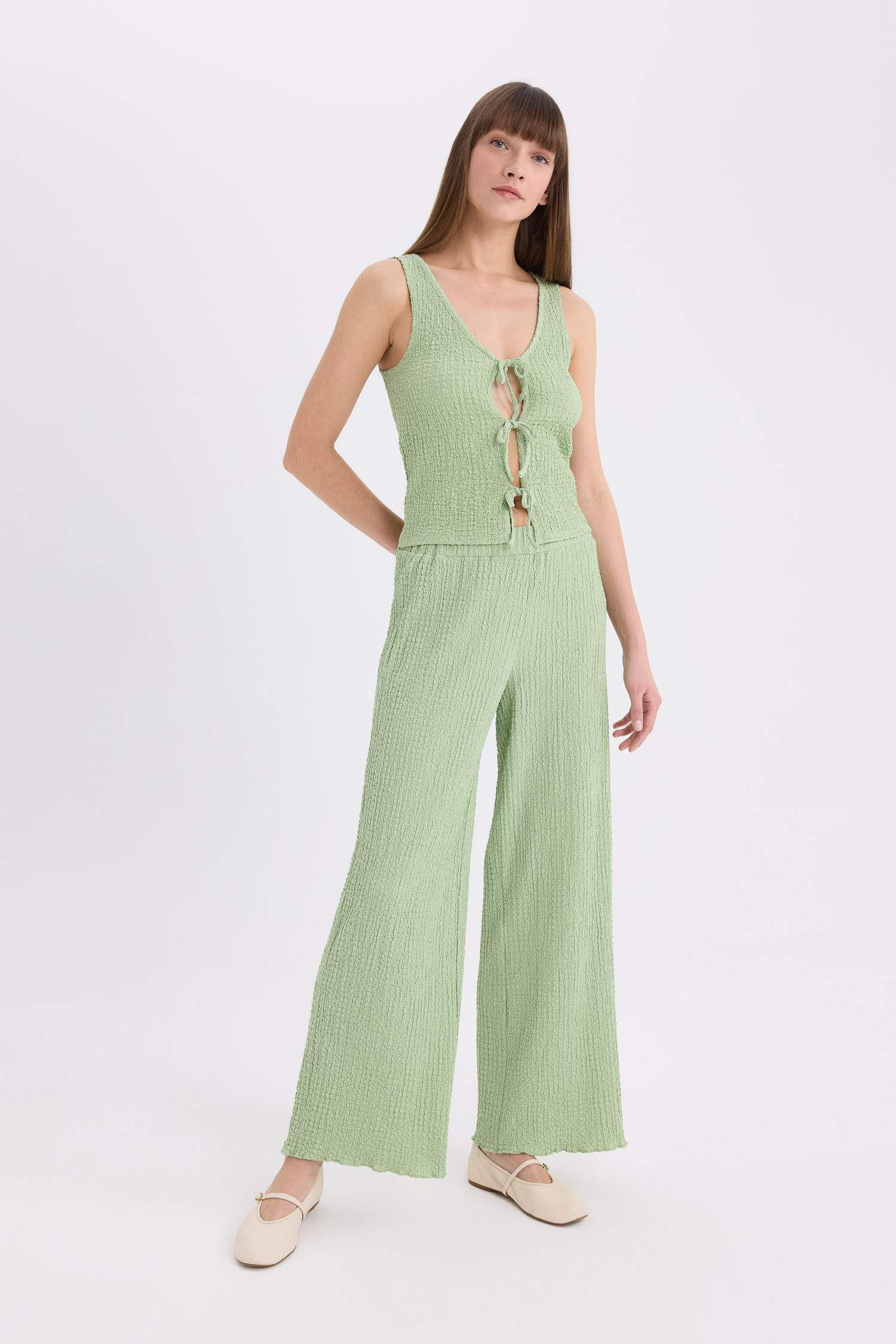 Pantalon large en tissu gaufré