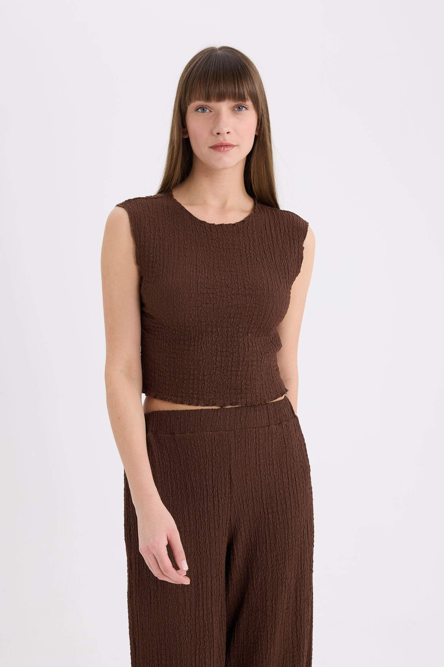 Débardeur en tissu gaufré à col rond et coupe régulière