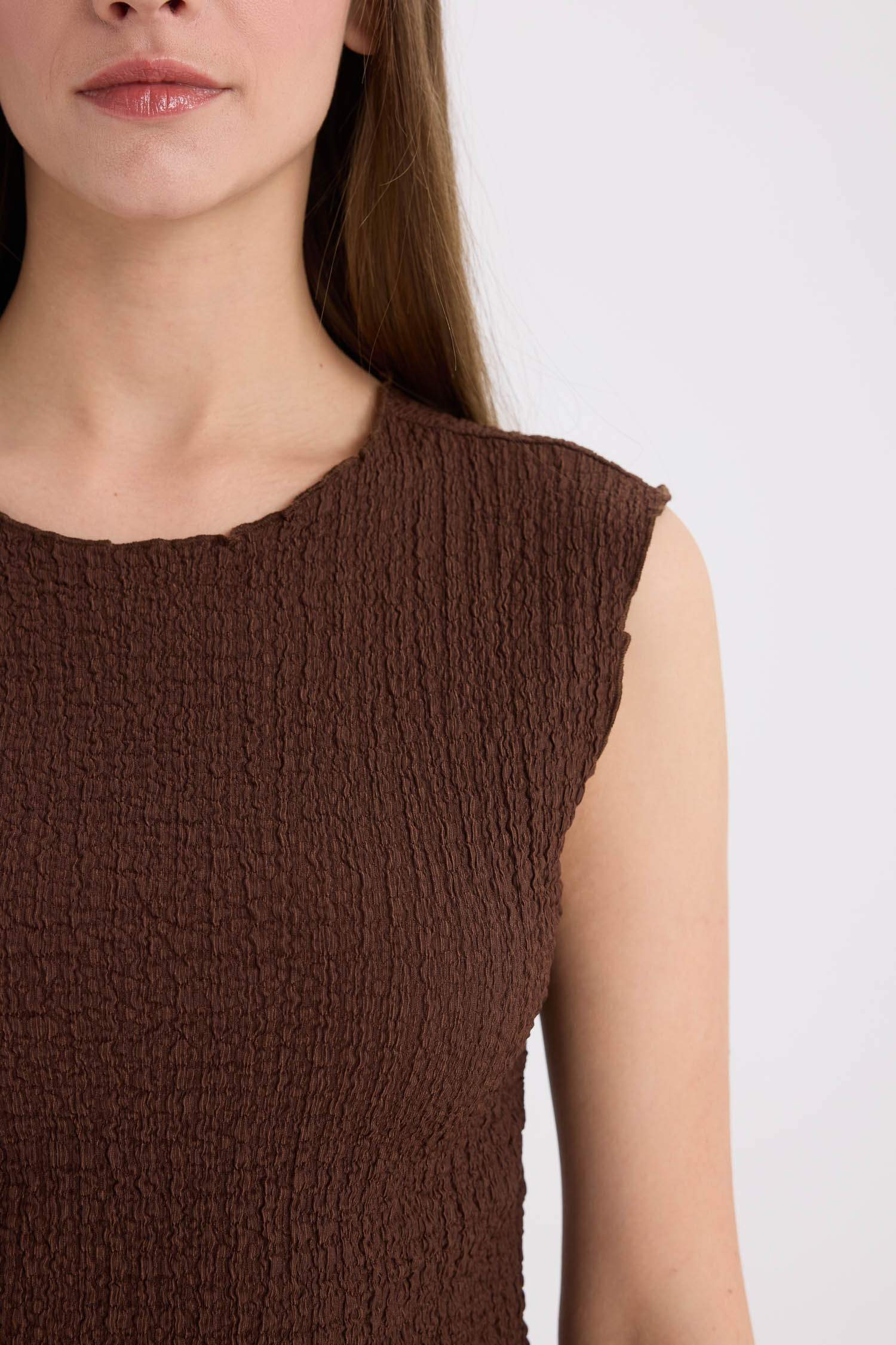 Débardeur en tissu gaufré à col rond et coupe régulière