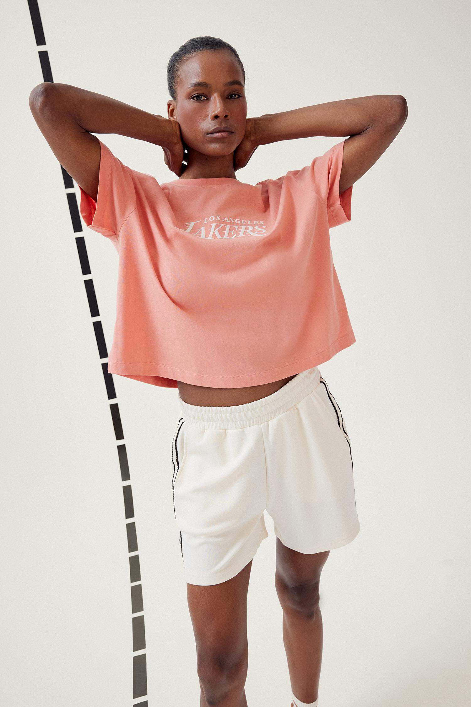 تيشيرت اوفر سايز نص كم من لوس أنجلوس ليكرز من DeFactoFit