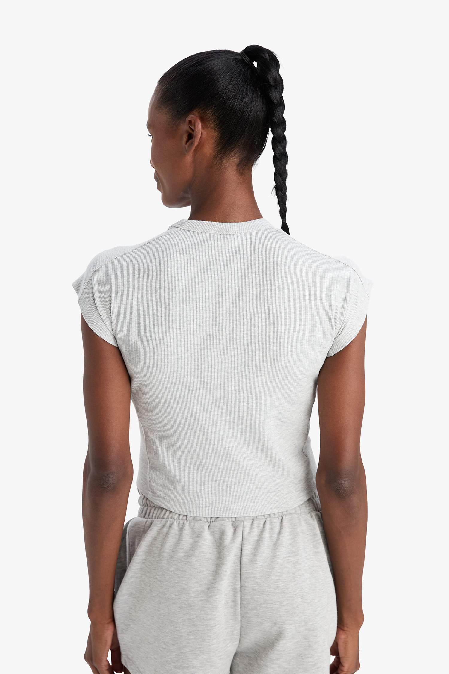 تيشيرت فريق لوس أنجلوس ليكرز بأكمام قصيرة وياقة مستديرة من DeFactoFit