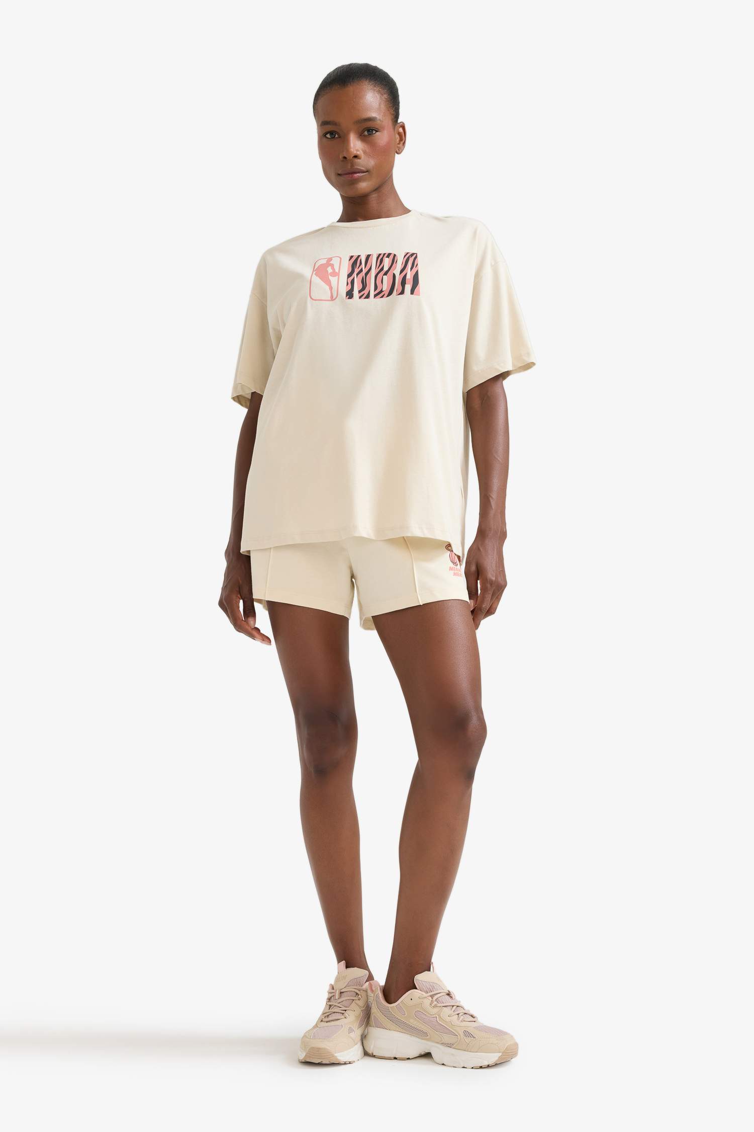 DeFactoFit NBA логотип Oversize широкого кроя футболка с круглым вырезом и коротким рукавом