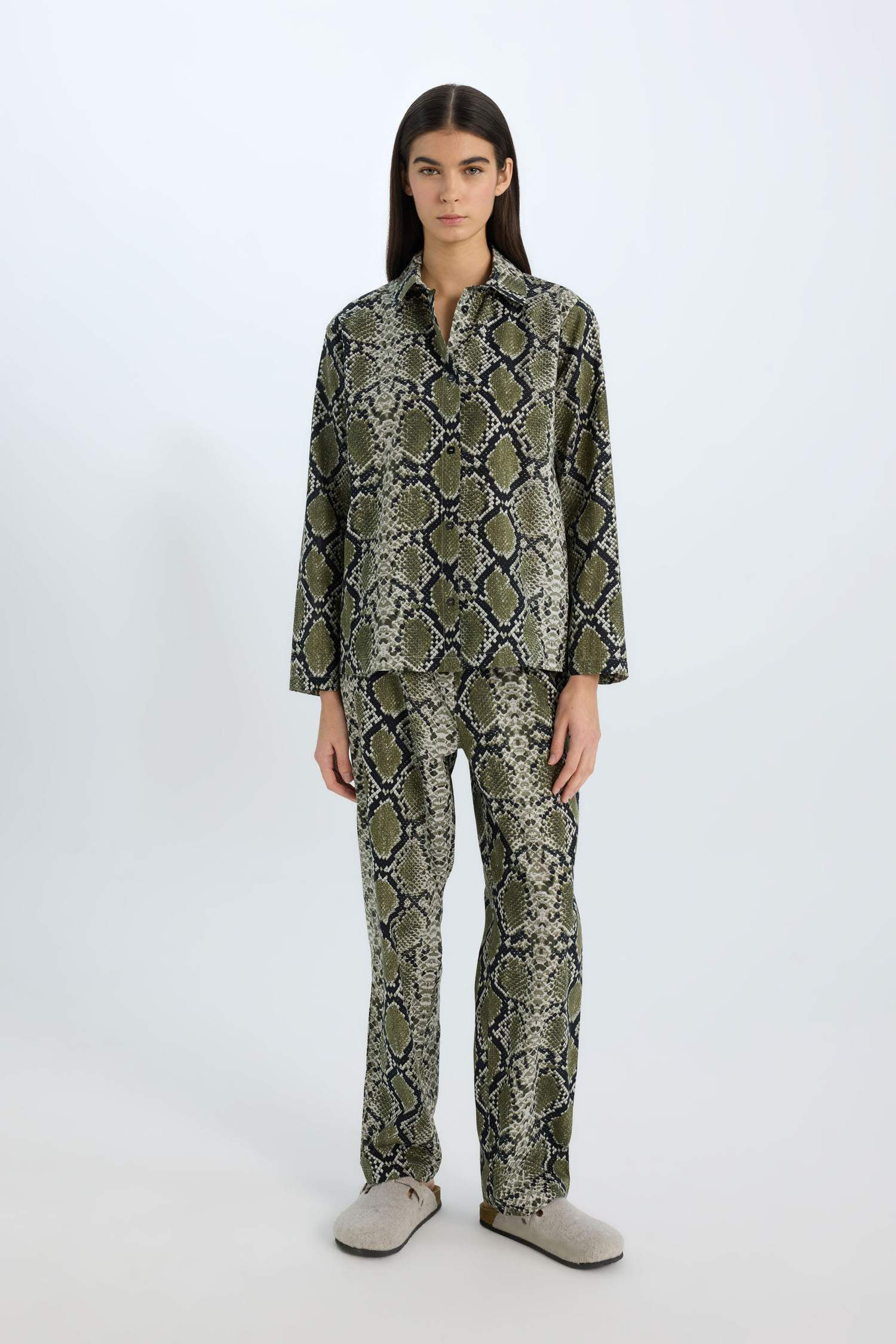 Pijama Takım Poplin Yılan Derisi Desenli Uzun Kollu Üst Beli Lastikli Uzun Alt-Fall in Love