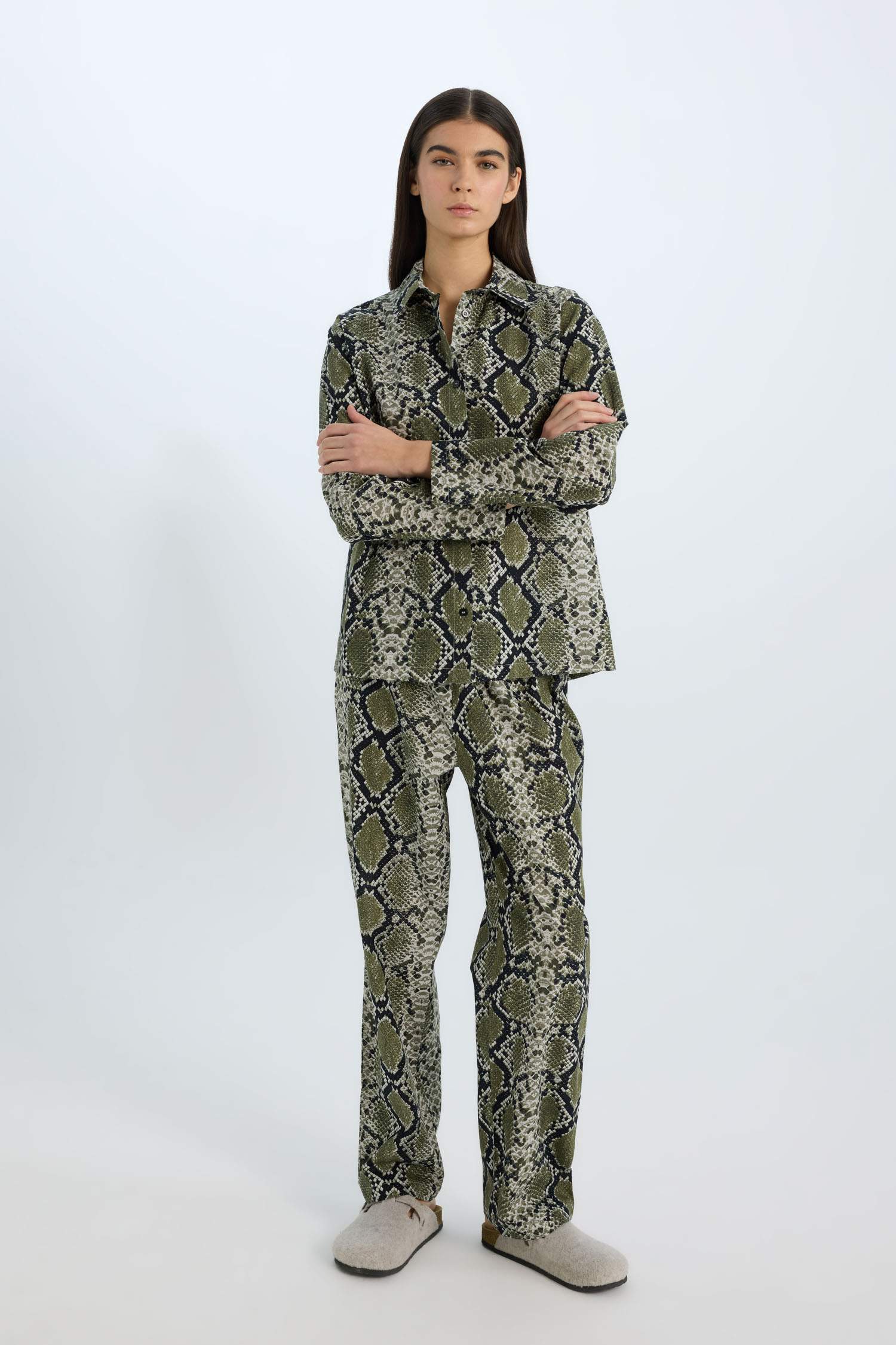Pijama Takım Poplin Yılan Derisi Desenli Uzun Kollu Üst Beli Lastikli Uzun Alt-Fall in Love