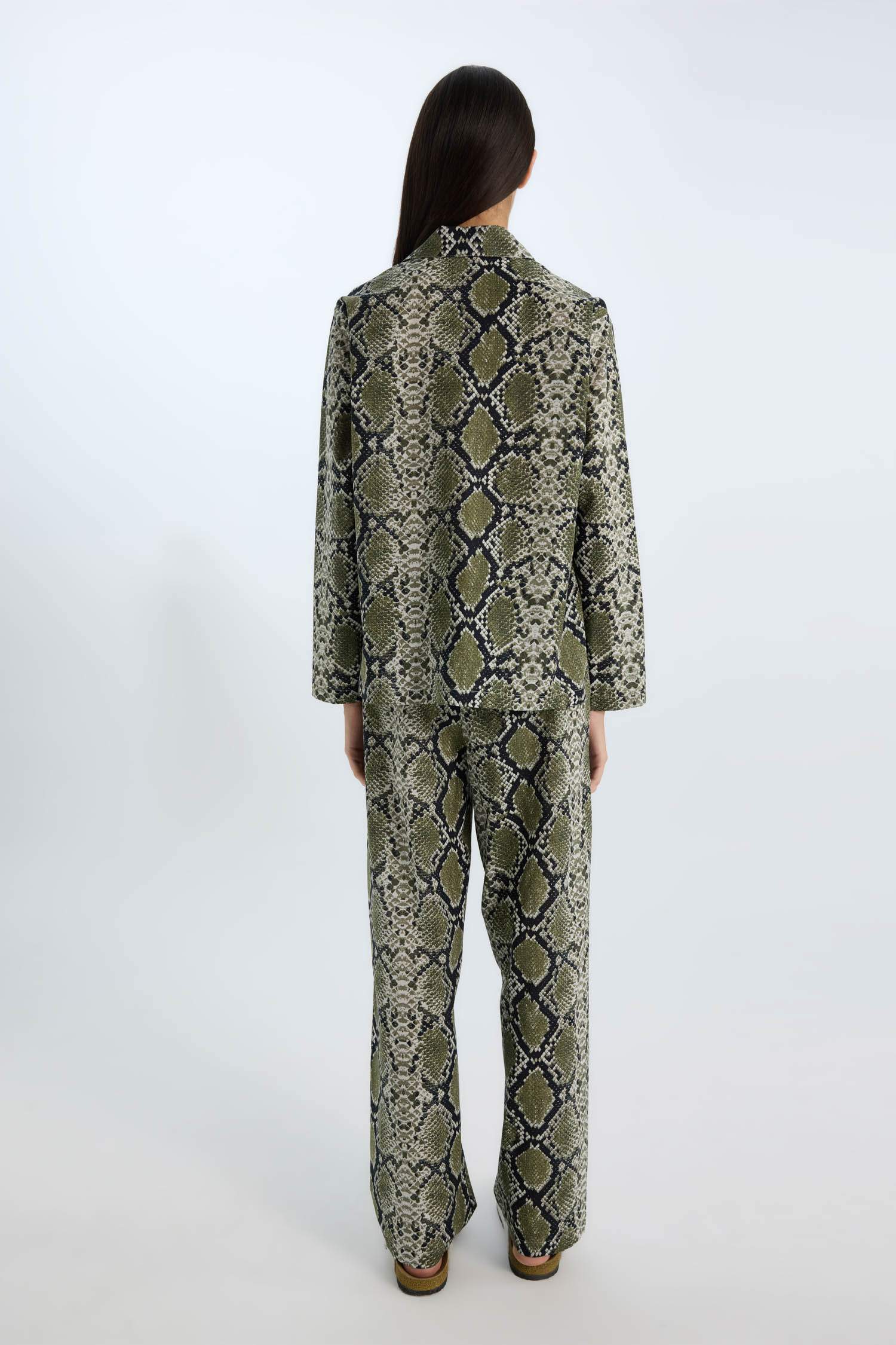 Pijama Takım Poplin Yılan Derisi Desenli Uzun Kollu Üst Beli Lastikli Uzun Alt-Fall in Love