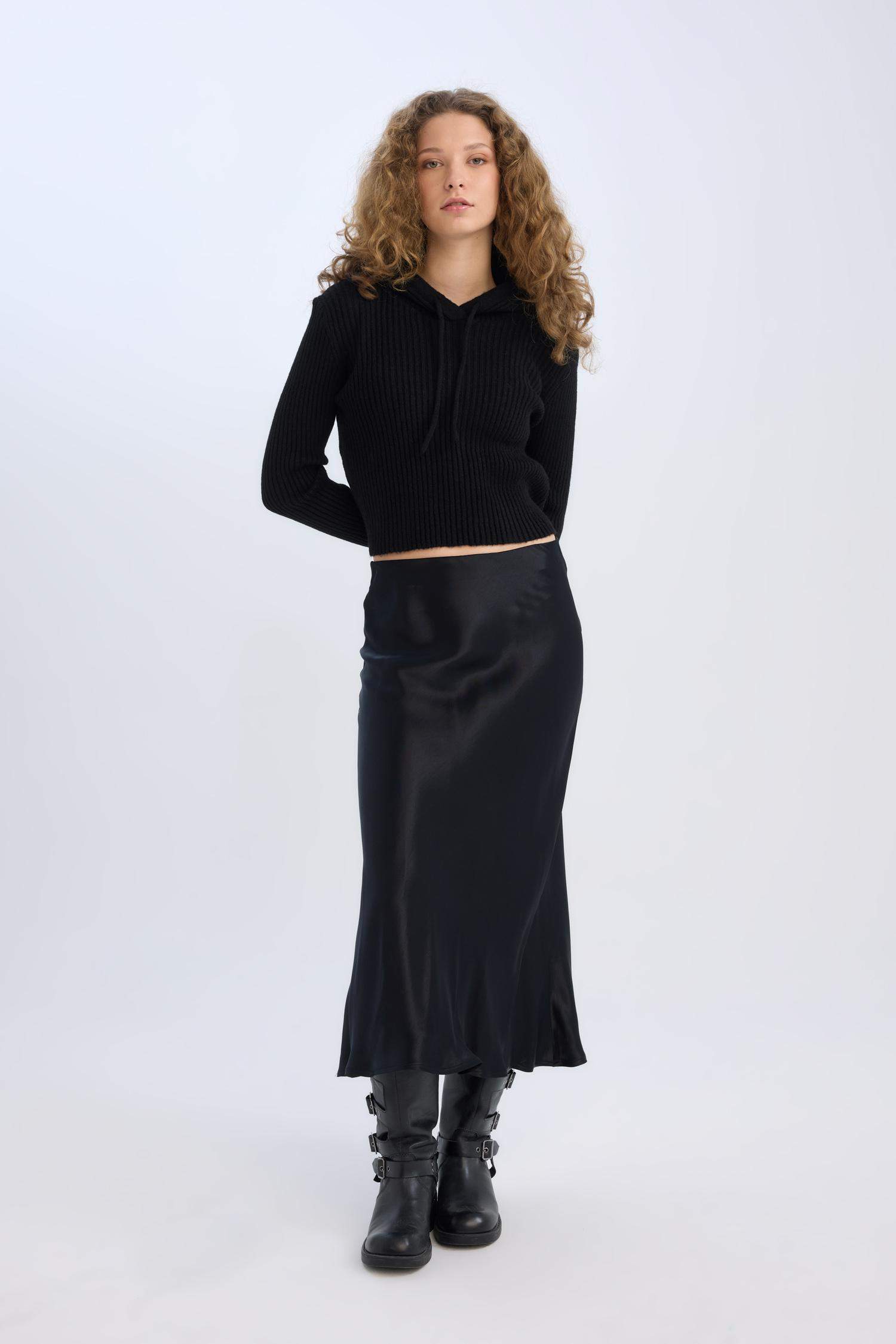 تنورة طويلة ستان قصة A بخصر عادي