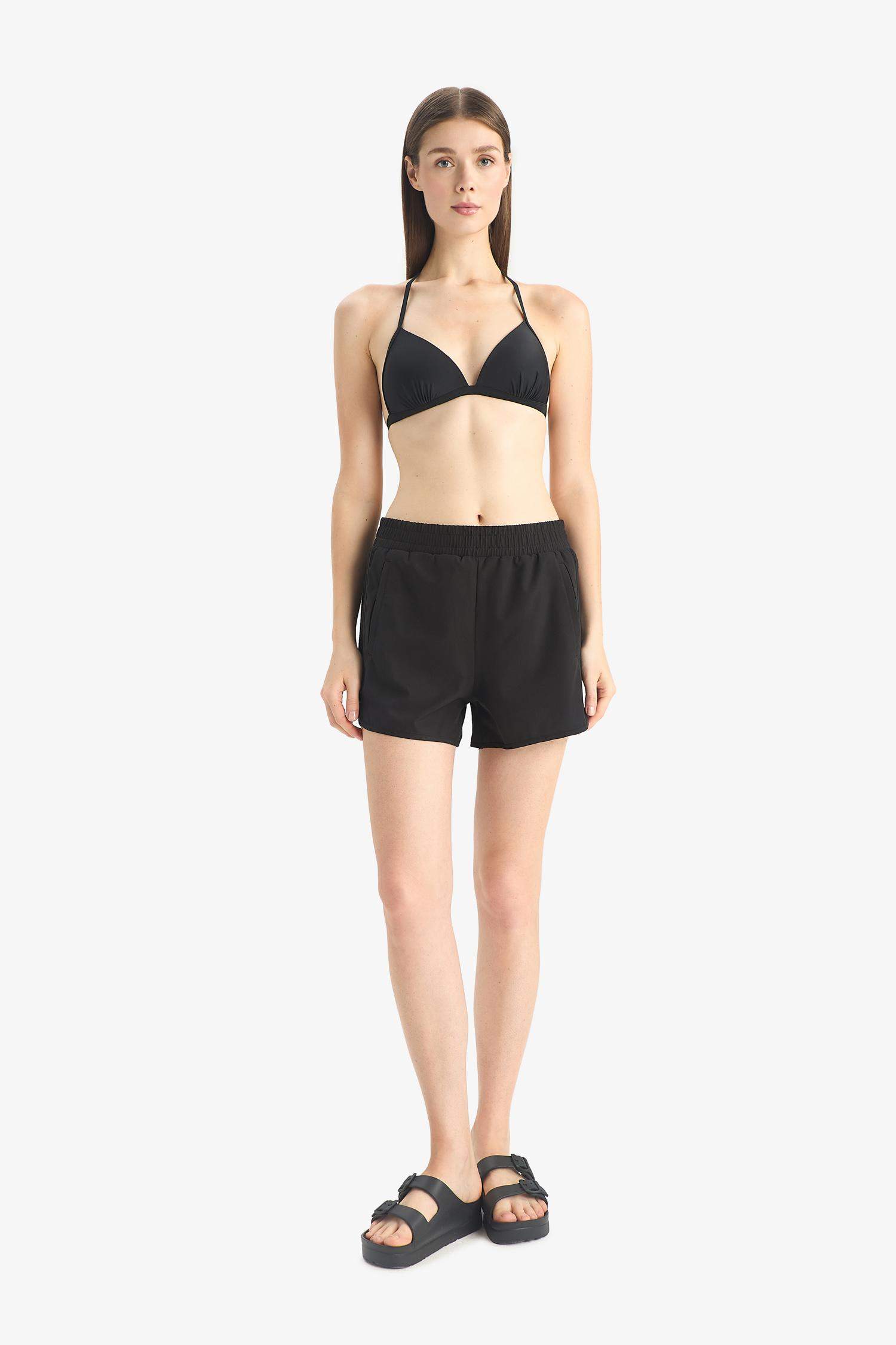 شورت بحر قصة عادية من Fall in Love