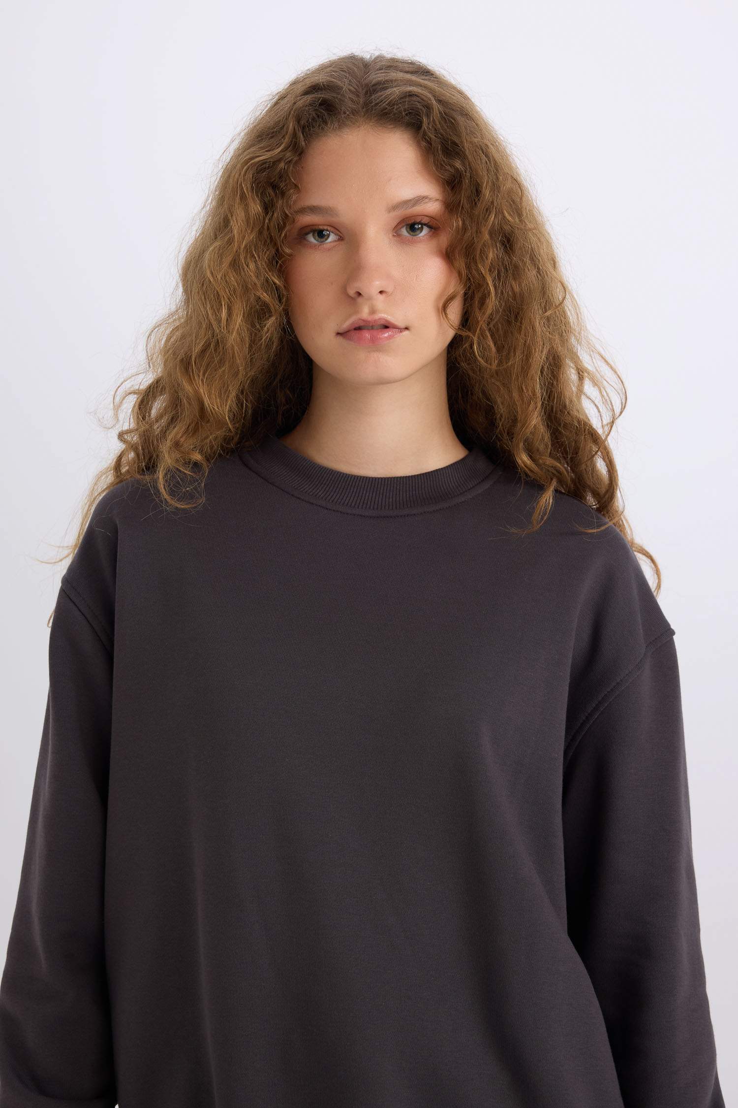  Oversize Geniş Kalıp Bisiklet Yaka Basic Düz Kalın Sweatshirt