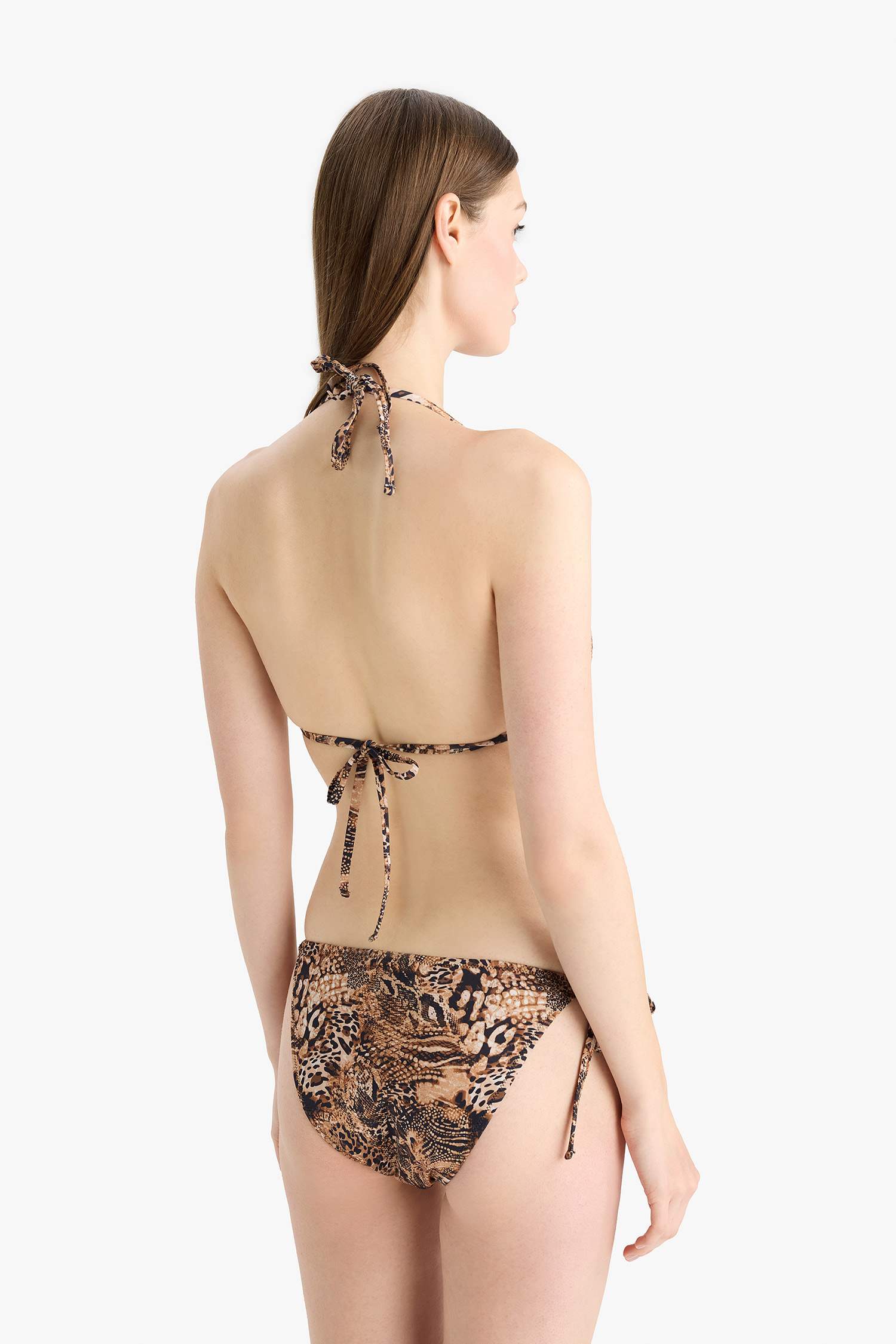 كلوت بكيني تايجر قصة عادية من Fall in Love