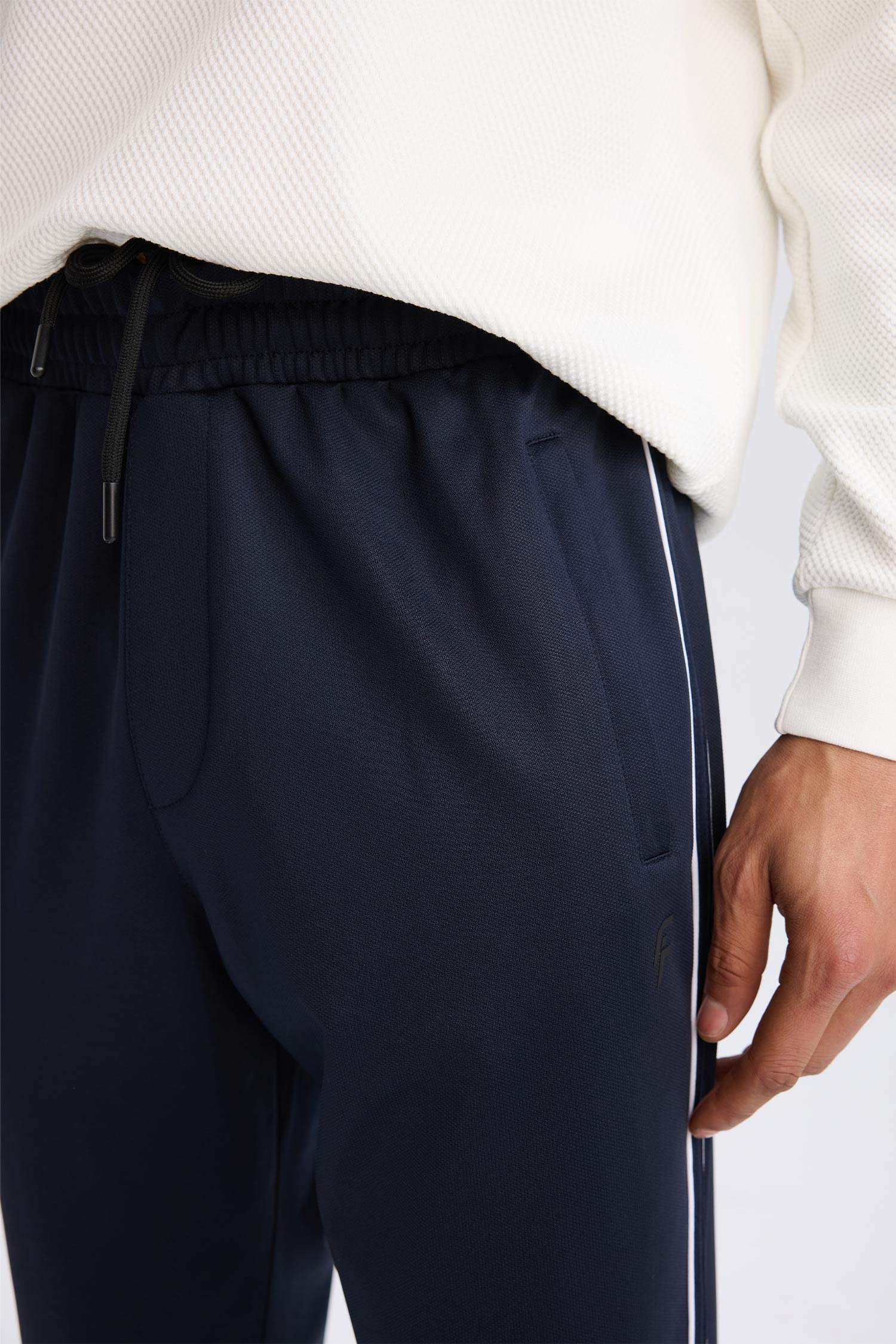 DeFactoFit Sporcu Jogger Eşofman Altı Slim Fit Dar Kesim Standart Paça Skuba Dalgıç Kumaş Beli Lastikli