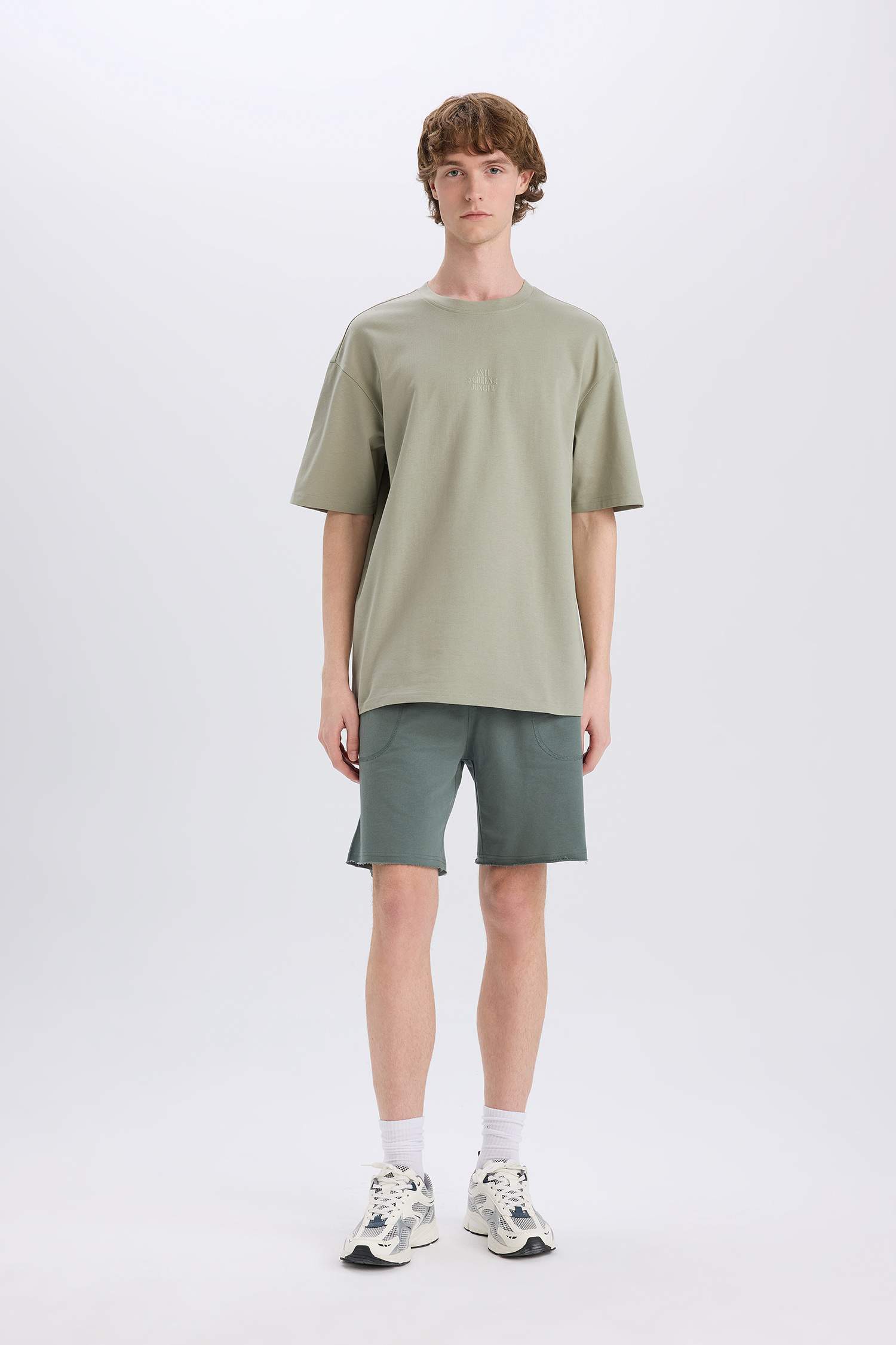 %100 Pamuk Boxy Fit Bisiklet Yaka Sırt Baskılı Kısa Kollu Tişört