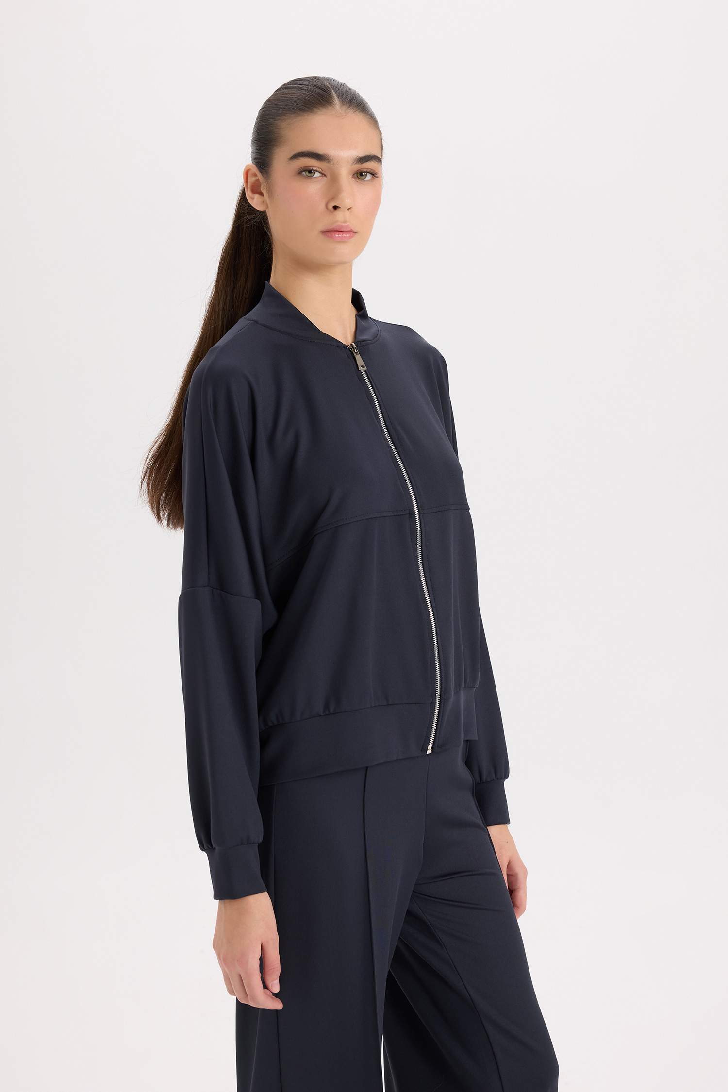 Kolej Yaka Fermuarlı Cepli Basic Düz Bomber Hırka