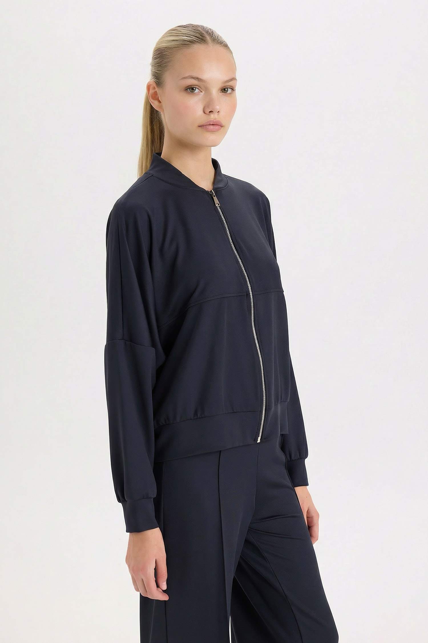 Kolej Yaka Fermuarlı Cepli Basic Düz Bomber Hırka