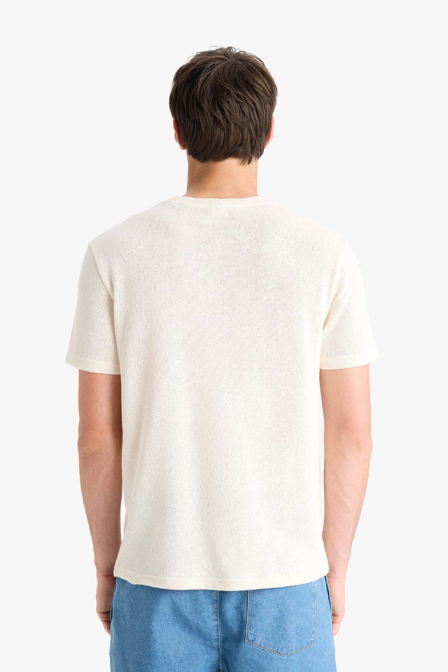 تيشيرت نص ردن بياخة مستديرة وقصة عادية