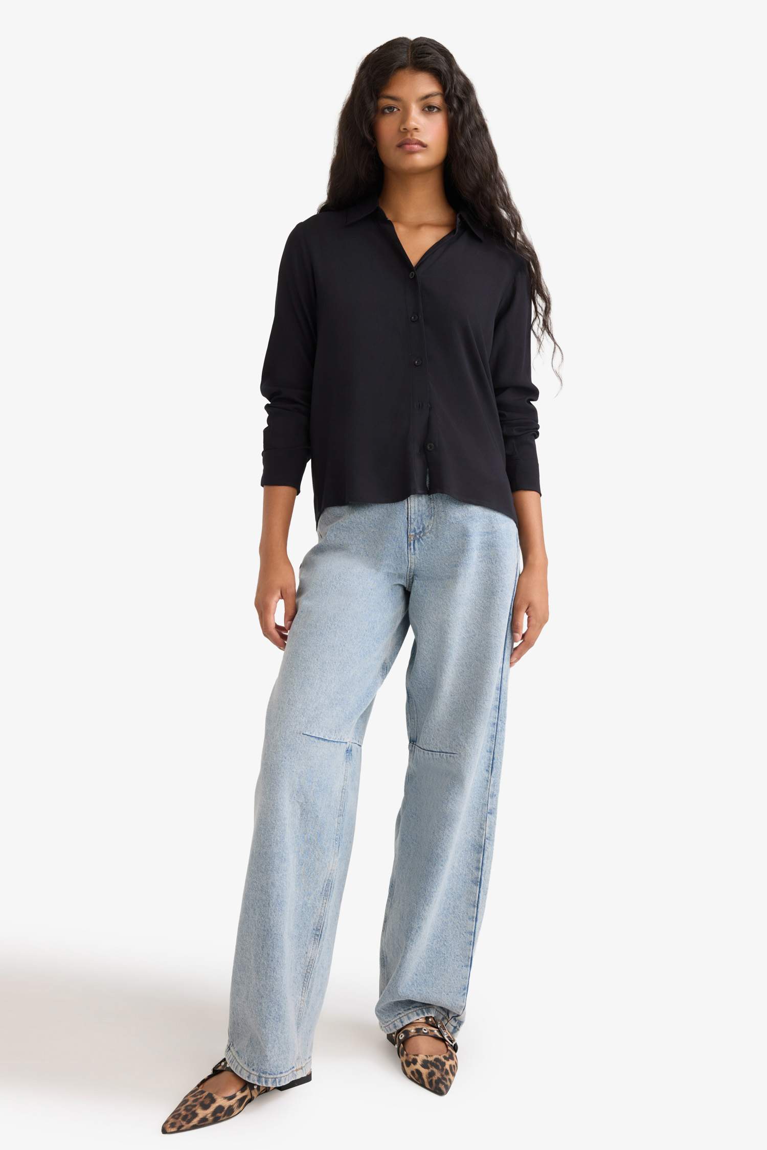 قميص اسود كم طويل قصة عادية