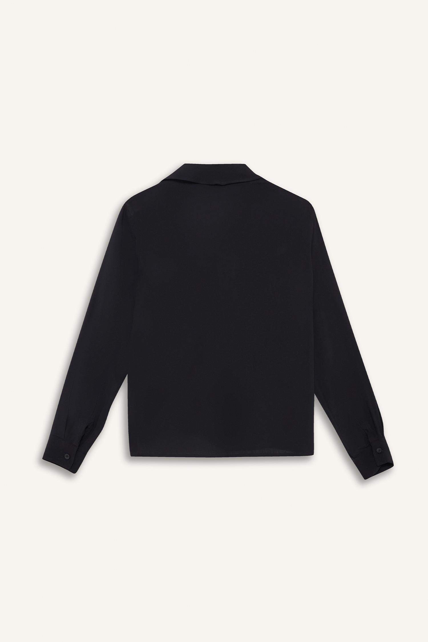 قميص اسود كم طويل قصة عادية