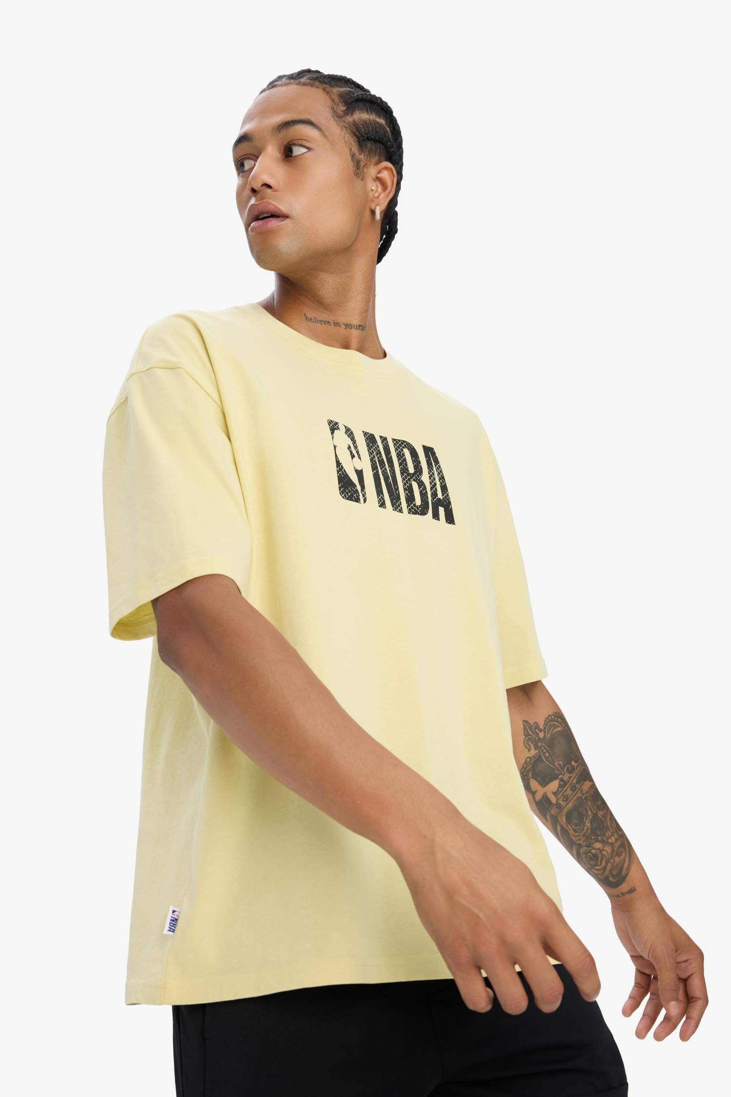 DeFactoFit NBA Wordmark Oversize Geniş Kalıp Bisiklet Yaka Kısa Kollu Tişört