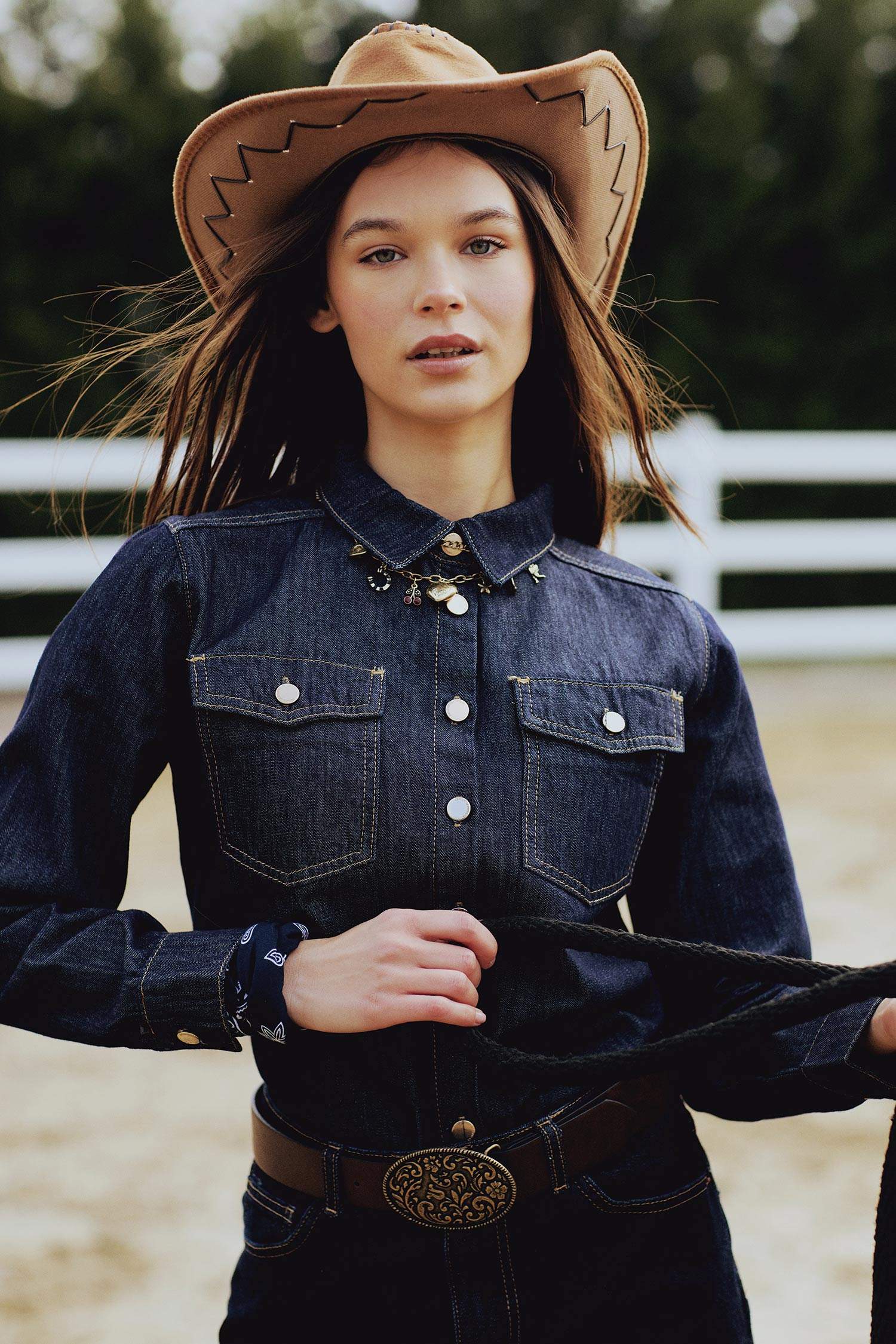 قميص جينز قصة عادية بأزرار