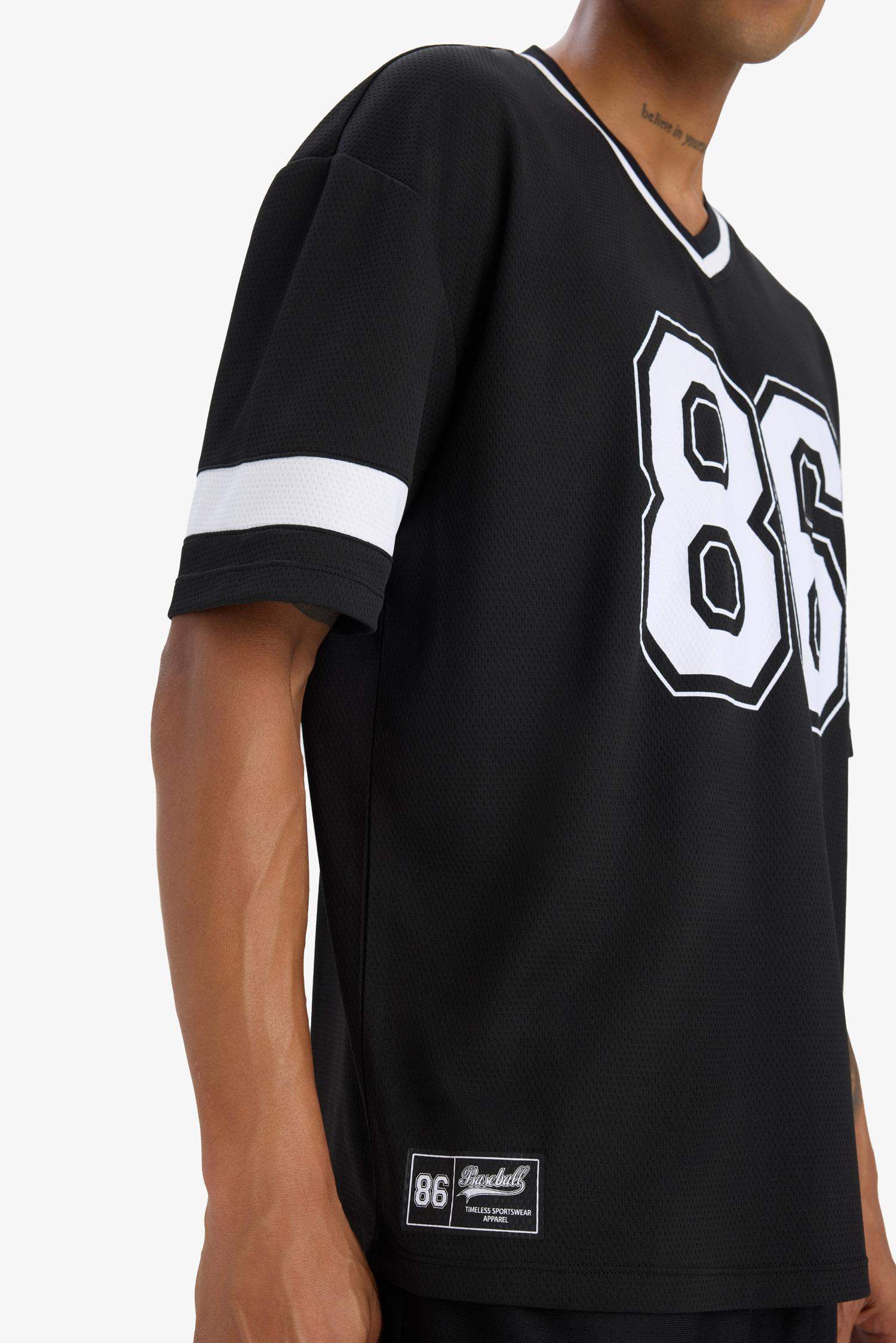 DeFactoFit Hızlı Kuruyan Oversize Geniş Kalıp V Yaka Baskılı Sporcu Kısa Kollu Tişört