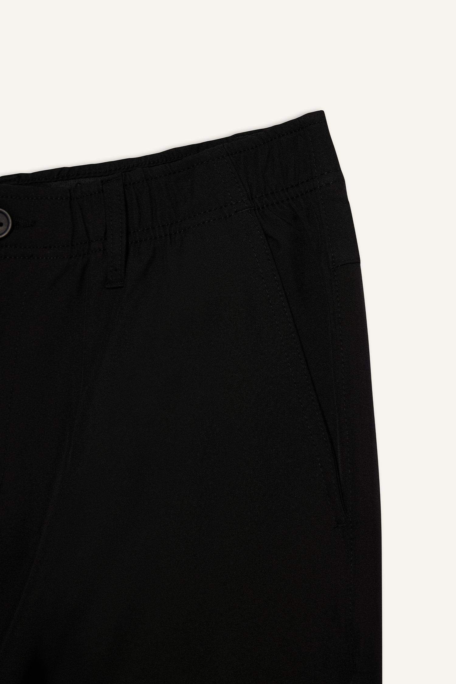 Standard Fit Woven Short Leg Shorts