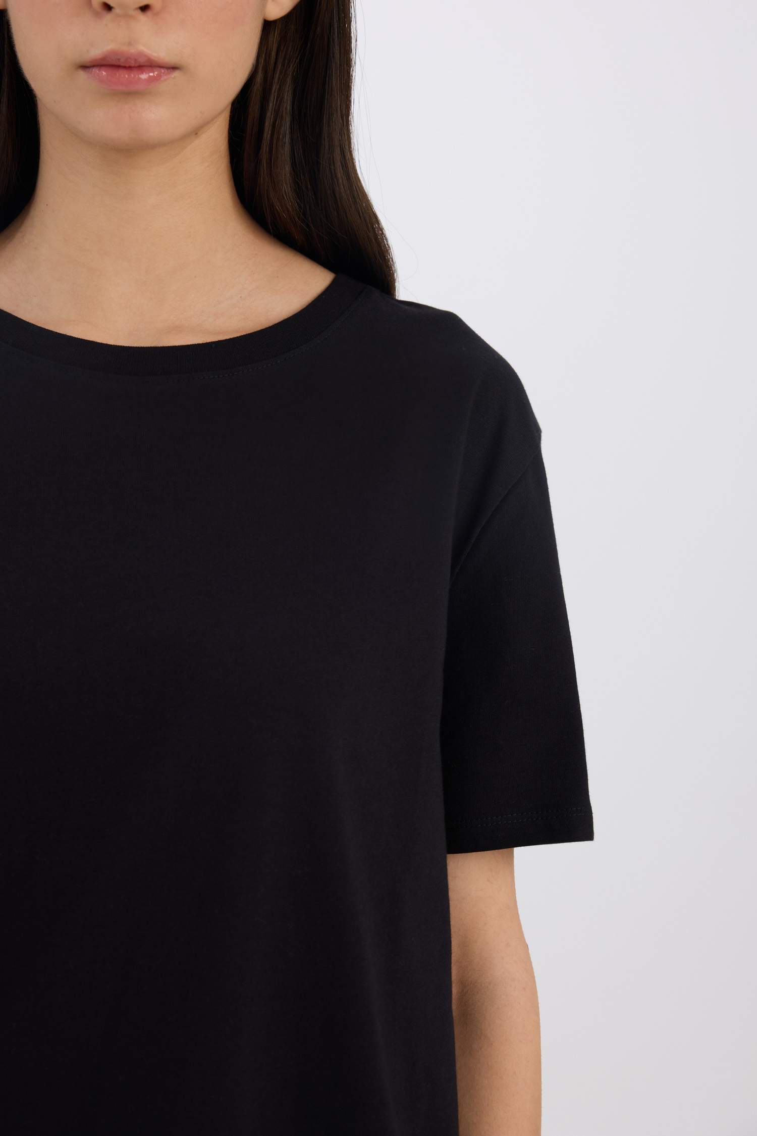 T-shirt basique noir à col rond et à manches courtes Coupe relax